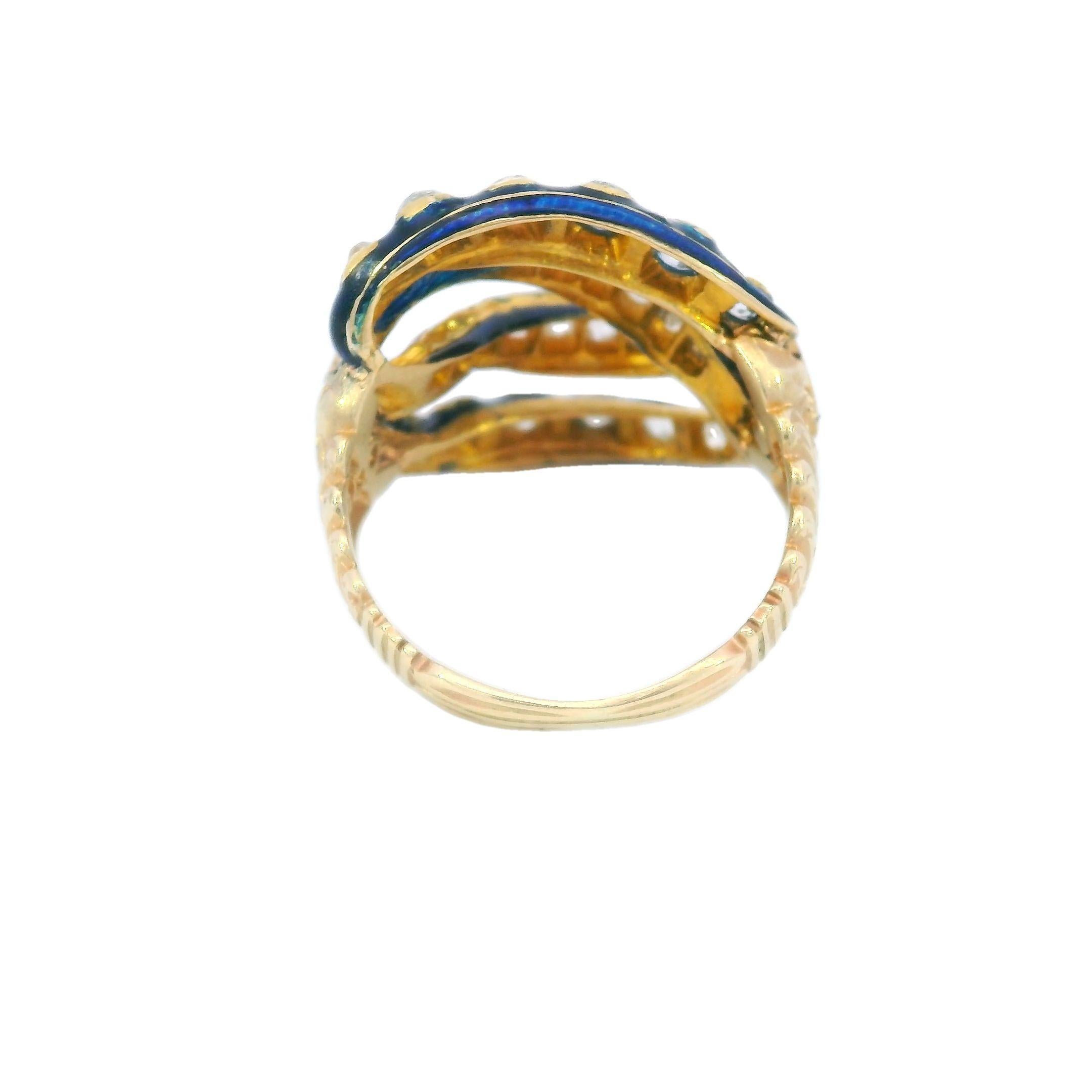 Vittoriano Anello vittoriano con smalto blu e diamanti a nodo intrecciato, circa 1860, in oro 18 e 14 carati in vendita