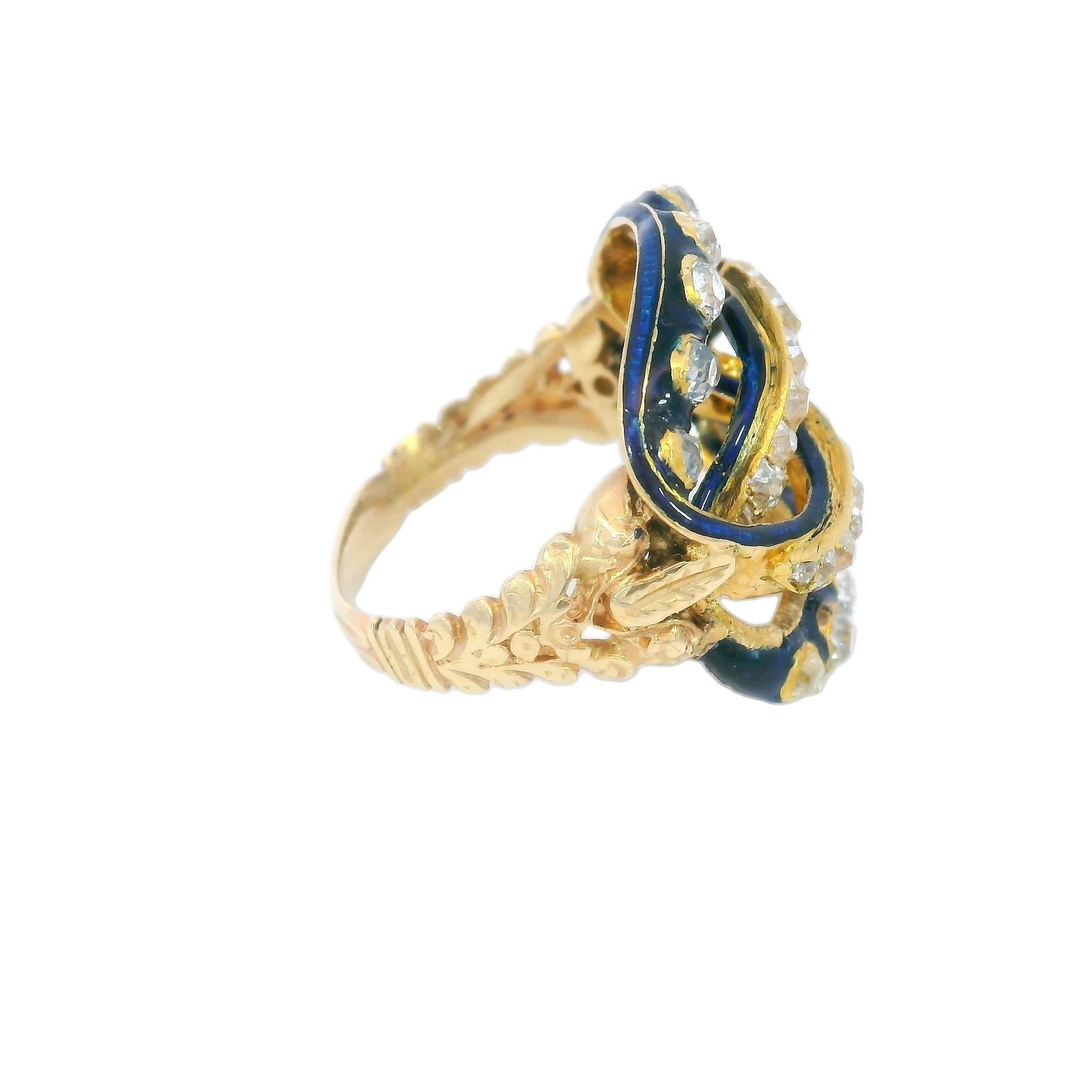 Taglio vecchia miniera Anello vittoriano con smalto blu e diamanti a nodo intrecciato, circa 1860, in oro 18 e 14 carati in vendita