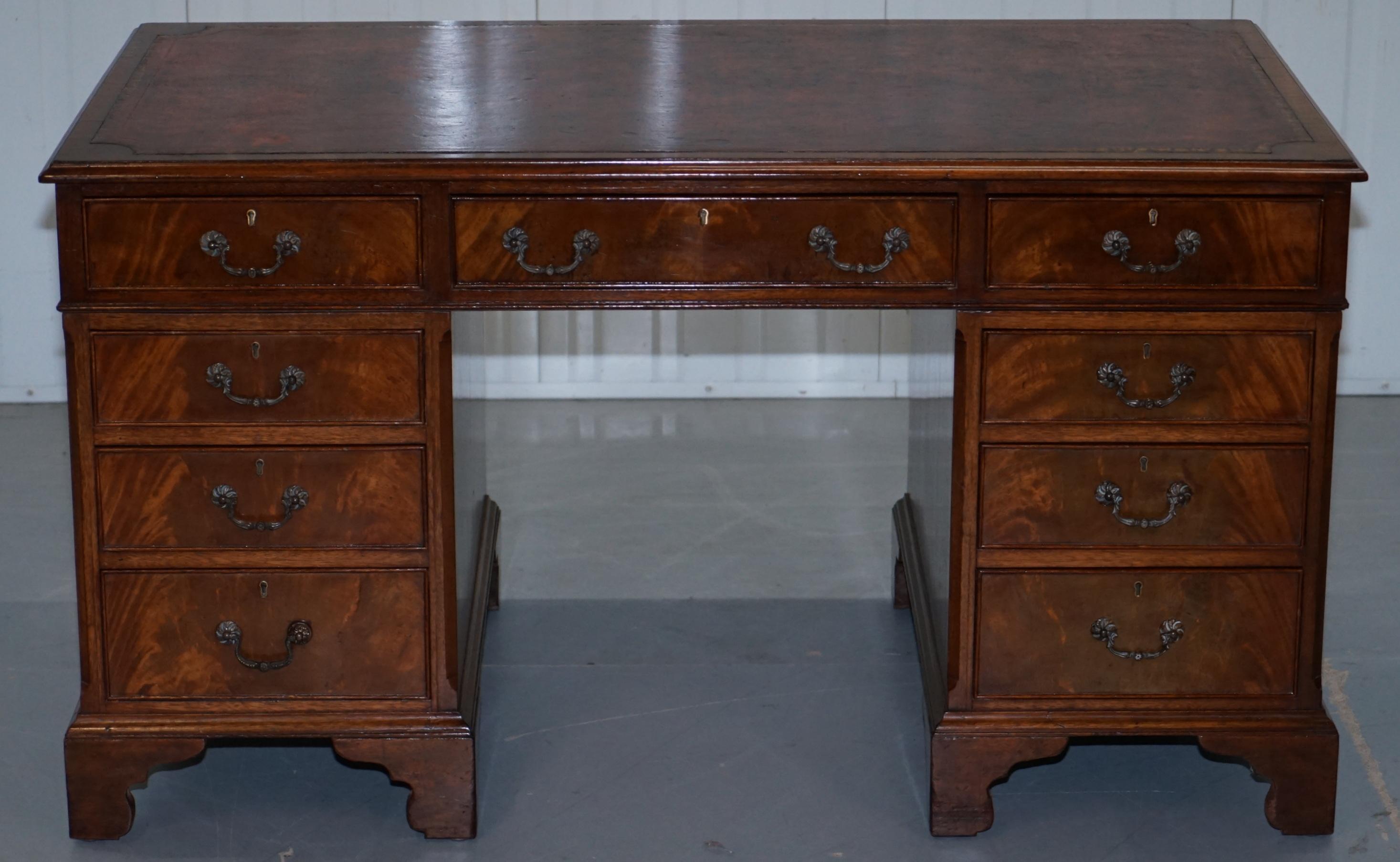 We are delighted to offer for sale this lovely original Luxury 19th-century Victorian solid mahogany twin pedestal partner desk with hand dyed brown leather top

A very good looking and well made period desk, it is rare to find an original, there