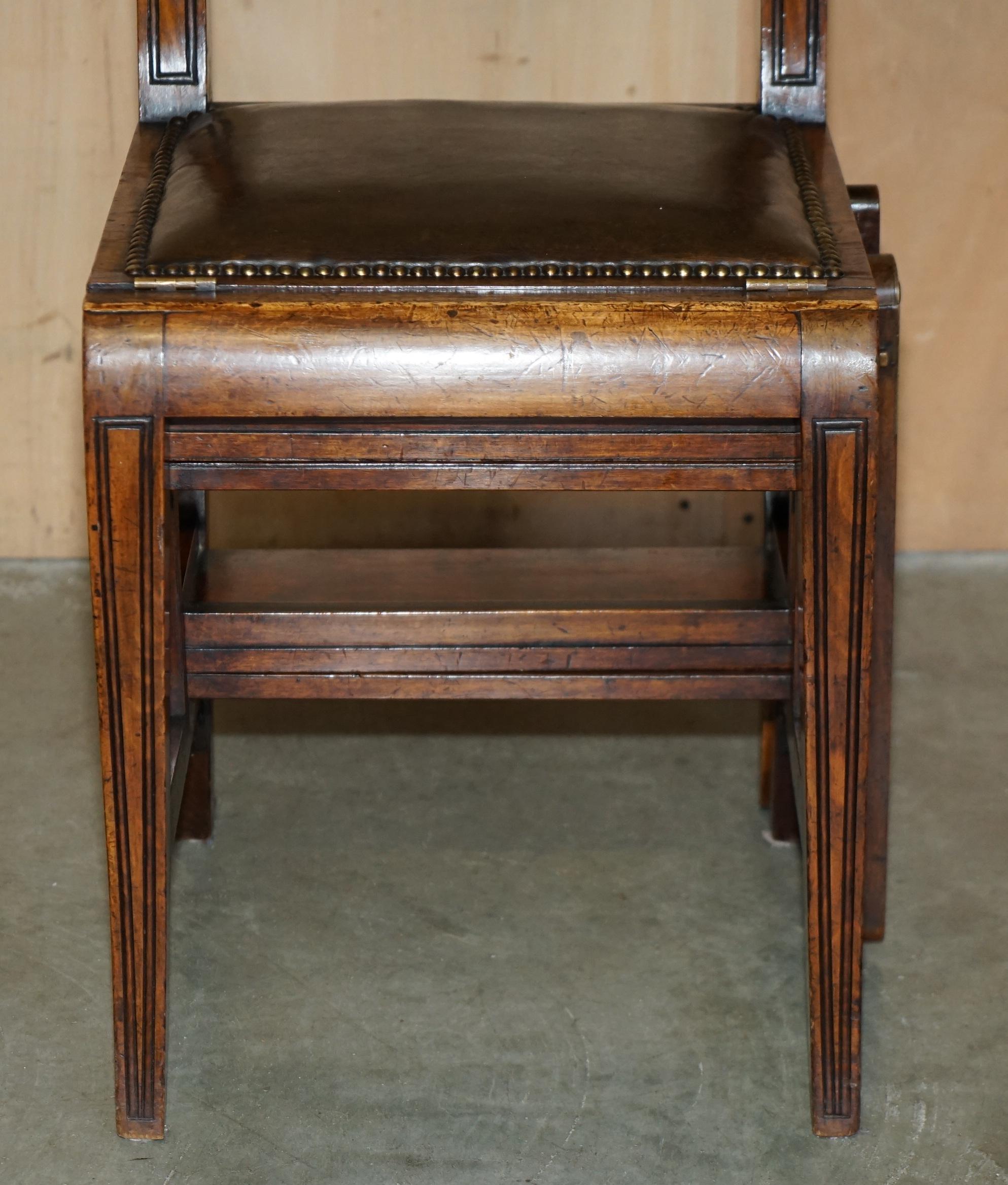 Fait main VICTORIEN CIRCA 1880 CHAINE METAMORPHIQUE EN BOIS DUR, CUIR & LAITON MARCHE DE BIBLIOTHEQUE en vente