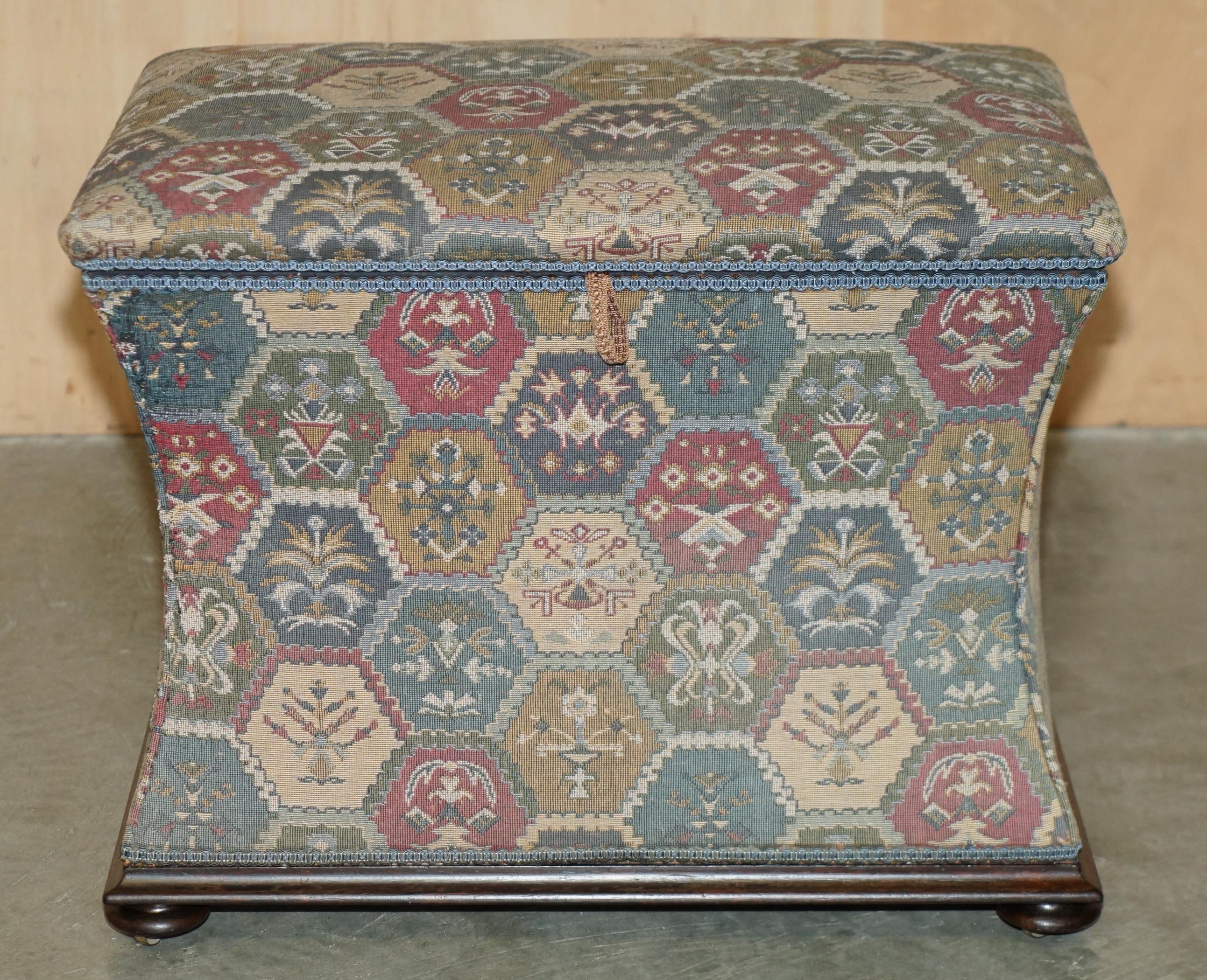 VICTORIAN CiRCA 1880 KILIM VERZIERTES UPHOLSTERY OTTOMAN FOOTSTOOL TRUNK im Zustand „Gut“ im Angebot in West Sussex, Pulborough