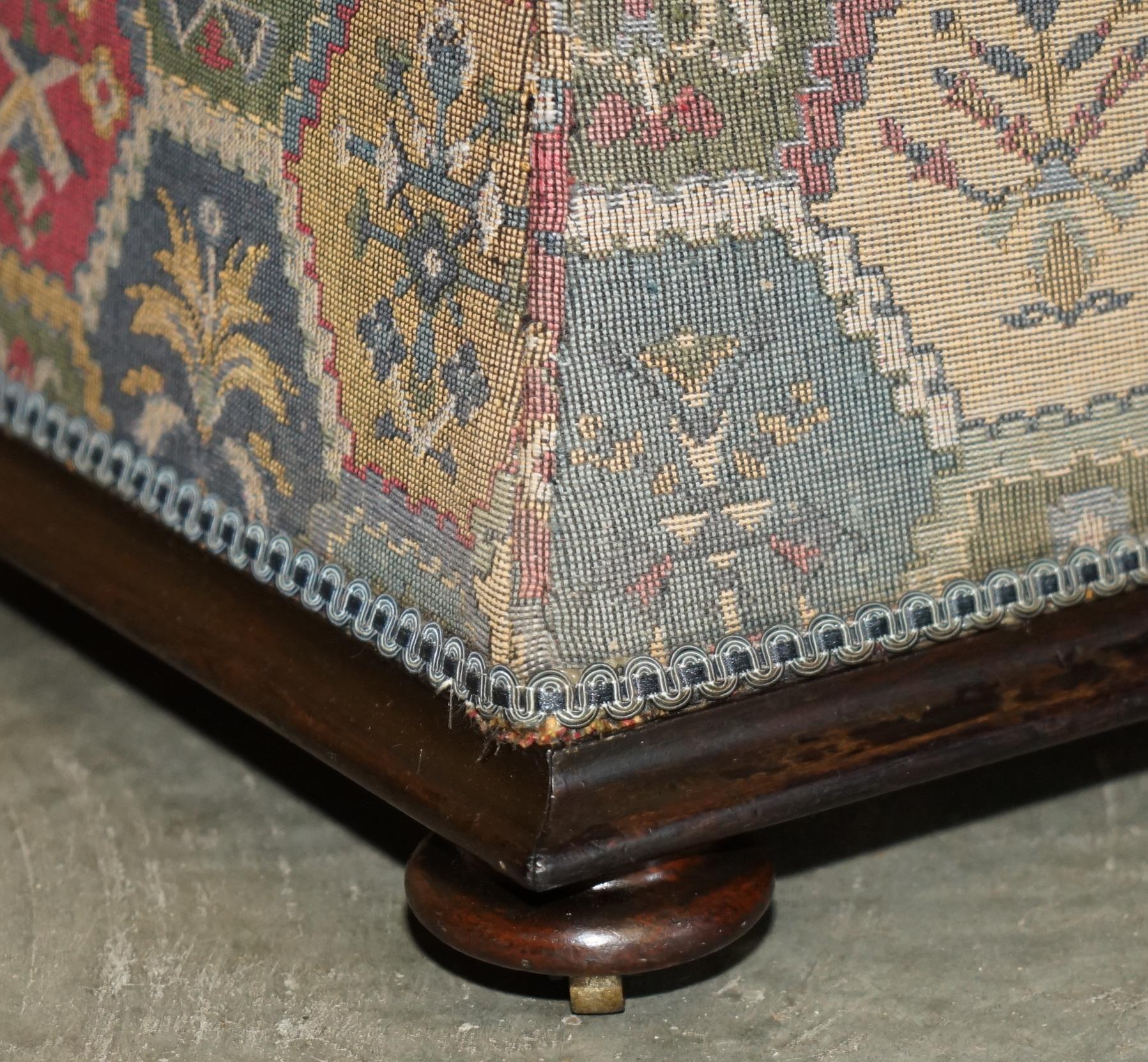 VICTORIAN CiRCA 1880 KILIM VERZIERTES UPHOLSTERY OTTOMAN FOOTSTOOL TRUNK (Spätes 19. Jahrhundert) im Angebot