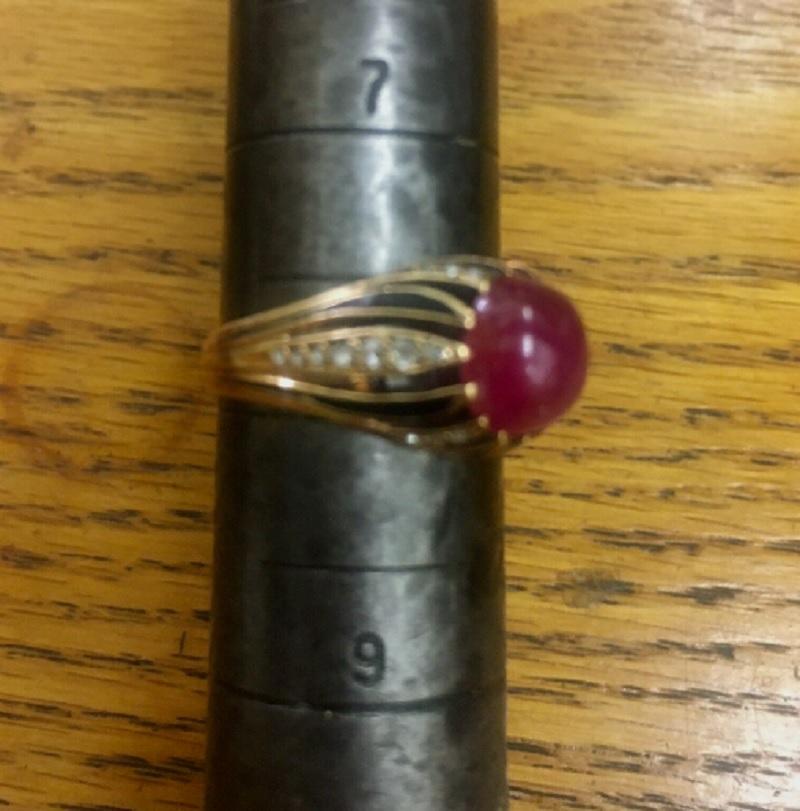 Victorian Circa 1880s Cabochon Natural Ruby Diamond Ring 14K Antique Yellow Gold For Sale 3