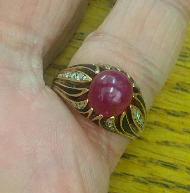 Victorian Circa 1880s Cabochon Natural Ruby Diamond Ring 14K Antique Yellow Gold For Sale 4