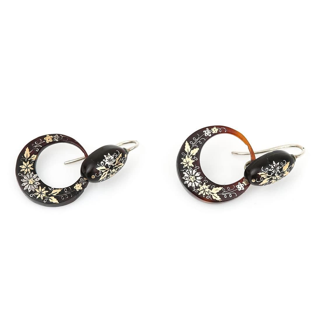 A fabulous pair of antique Victorian pique (tortoiseshell) gold and silver inlaid earrings that can be dated to the height of their fashion circa 1880. These beautiful antique drop earrings are formed on a central circle carved pique ring suspended