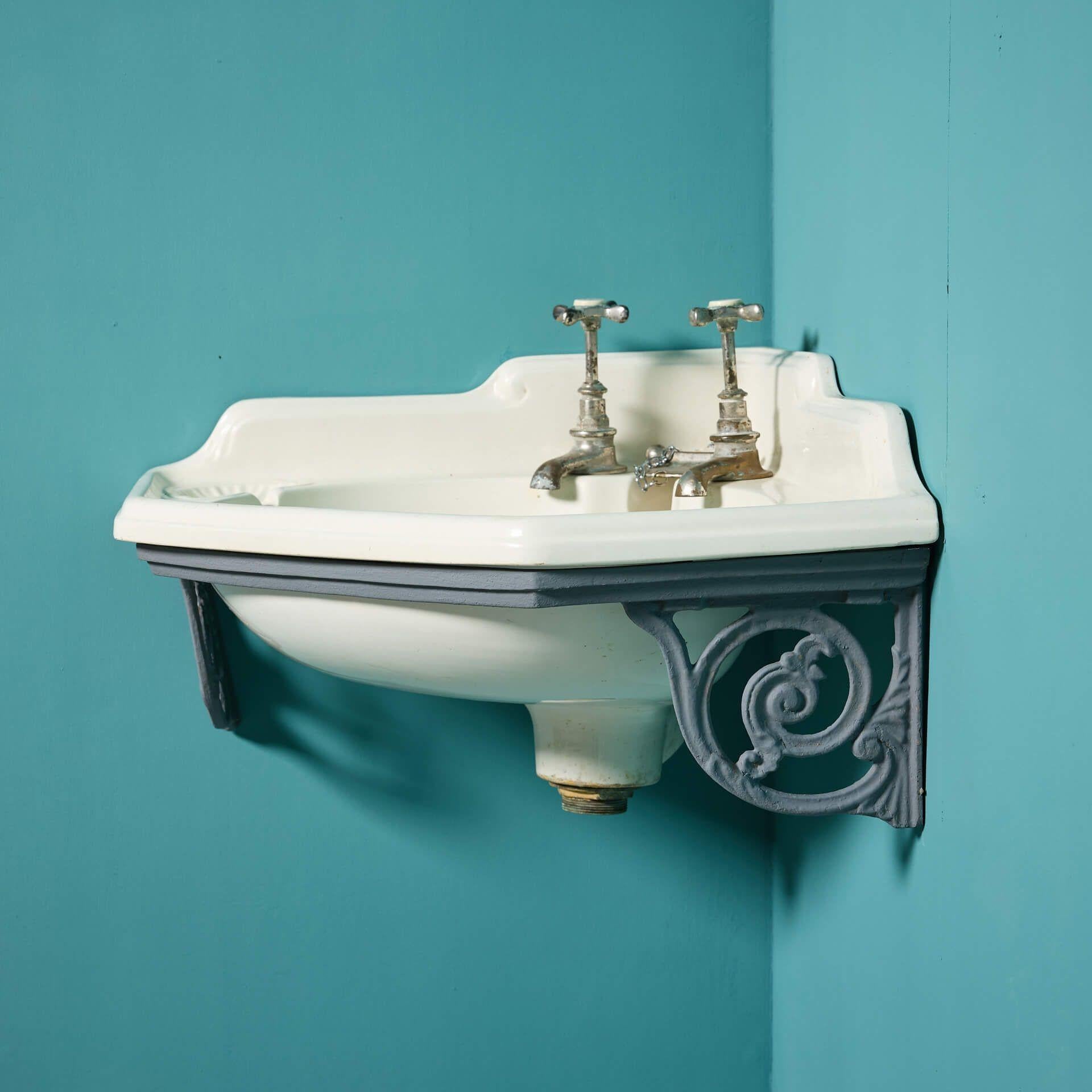Victorian Cloakroom Porcelain Corner Sink with Bracket In Fair Condition In Wormelow, Herefordshire