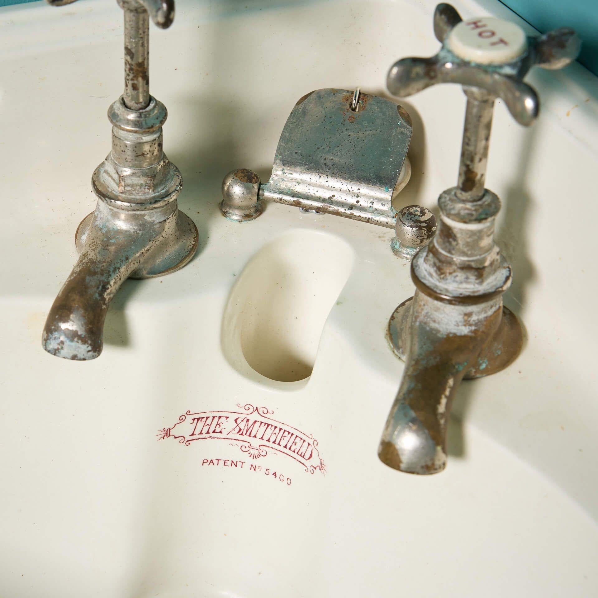 Ceramic Victorian Cloakroom Porcelain Corner Sink with Bracket