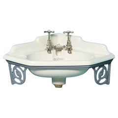 Évier d'angle en porcelaine avec support pour vestiaire victorien