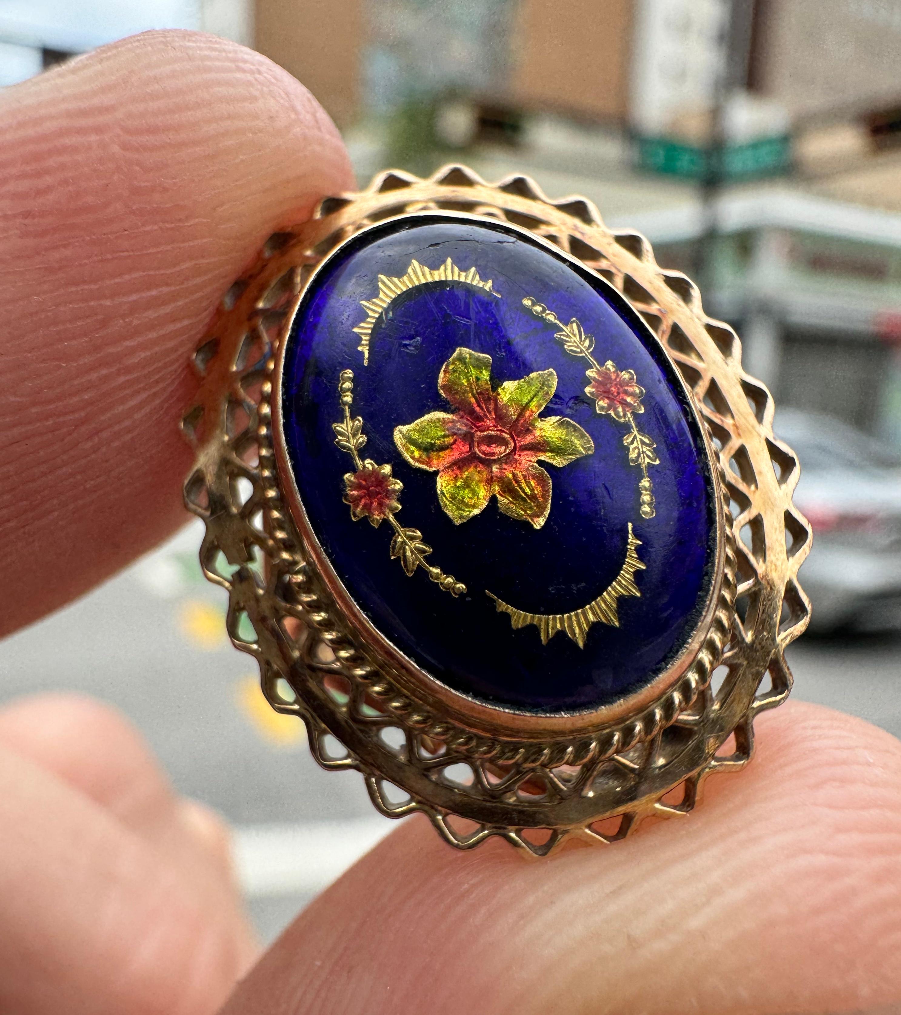 Victorian Cobalt Blue Glass Gemstone With Inlaid Golden Floral Top Ring Size 7 For Sale 1