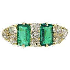 Anillo Victoriano de Esmeralda Colombiana y Racimo de Diamantes