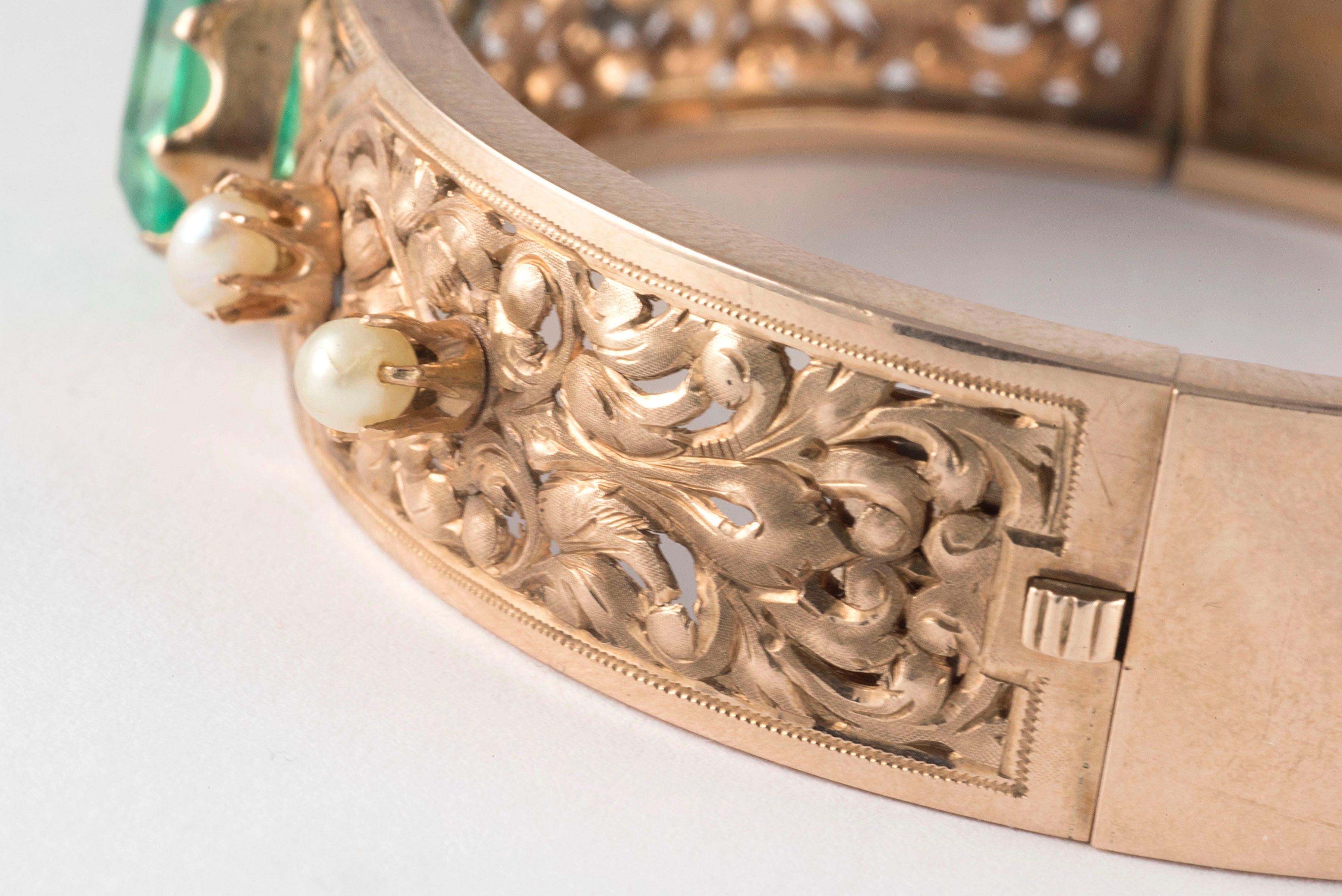 Bracelet jonc victorien en émeraudes de Colombie et perles blanches naturelles Pour femmes en vente