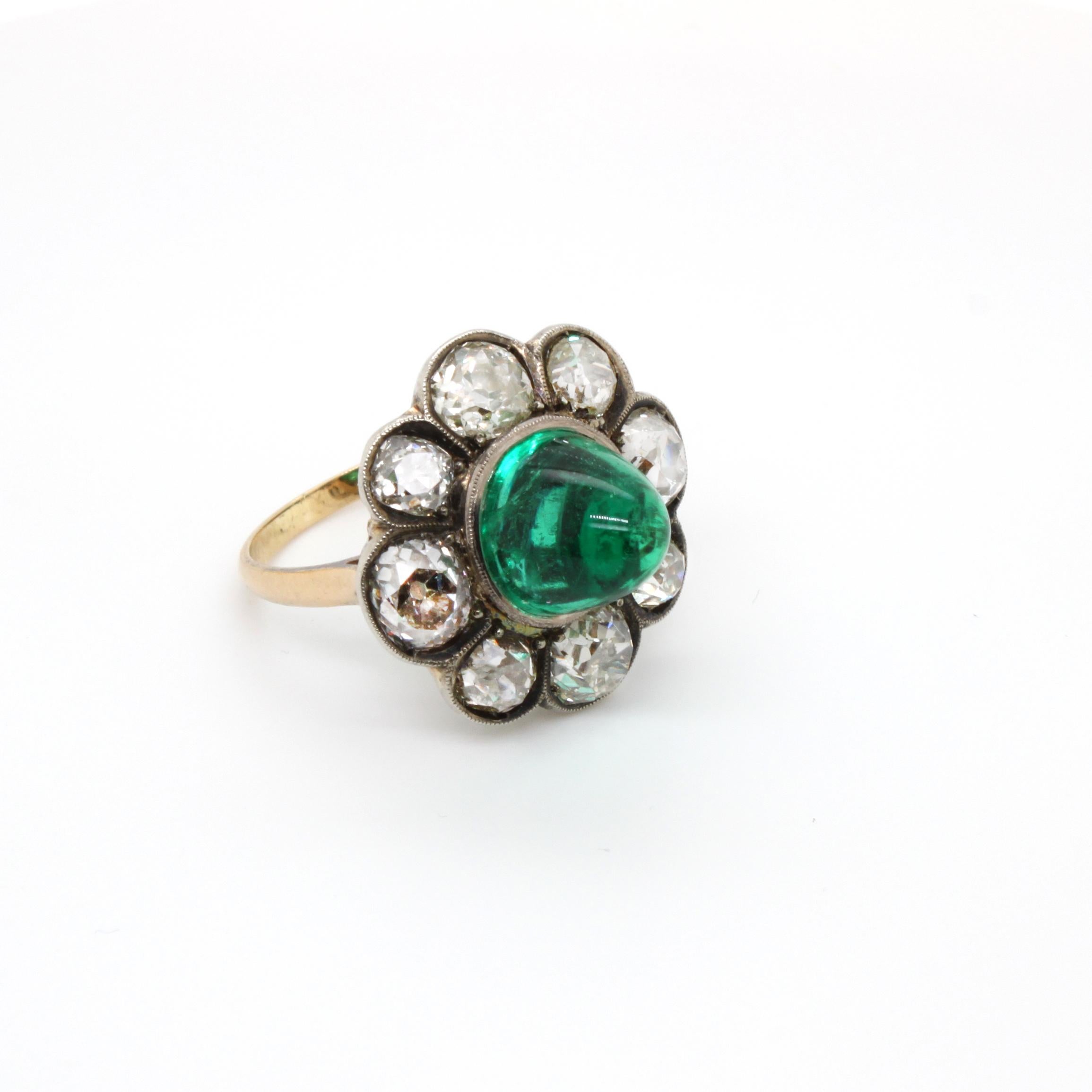 Victorian Colombian High Cabochon Emerald Diamond Flower Petal Ring, circa 1880s In Good Condition In Idar-Oberstein, DE