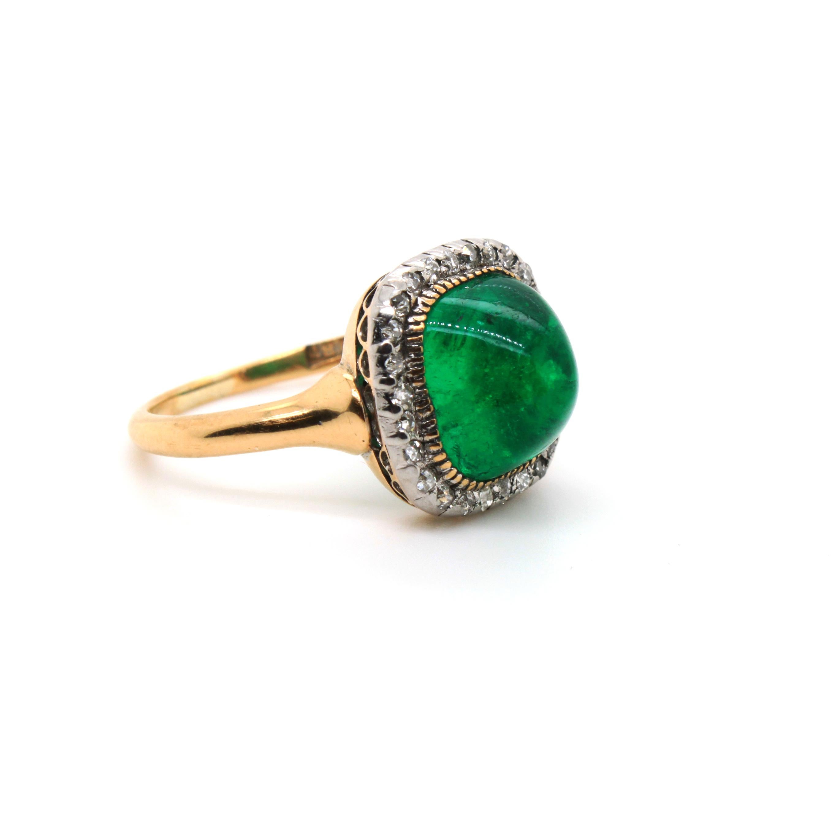 Victorian Colombian Sugarloaf Emerald and Diamond Ring, circa 1890s In Good Condition In Idar-Oberstein, DE