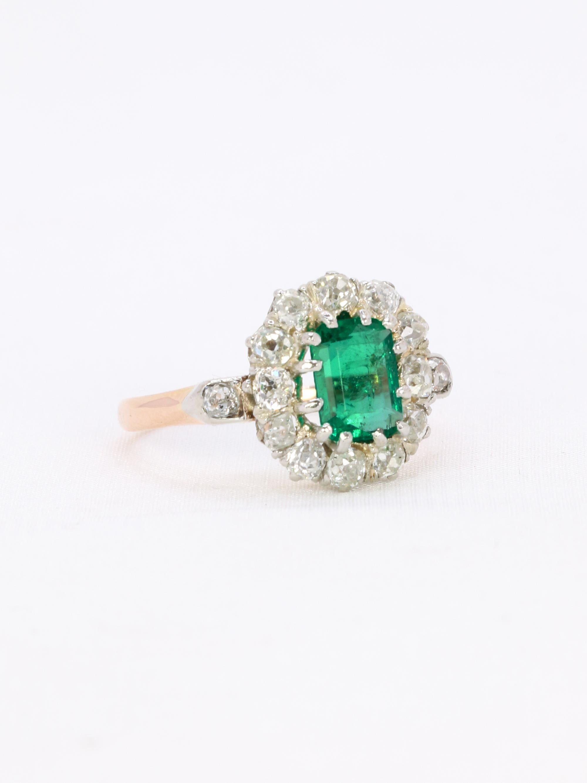 Victorian Columbian Emerald and Diamonds Cluster Ring For Sale 3