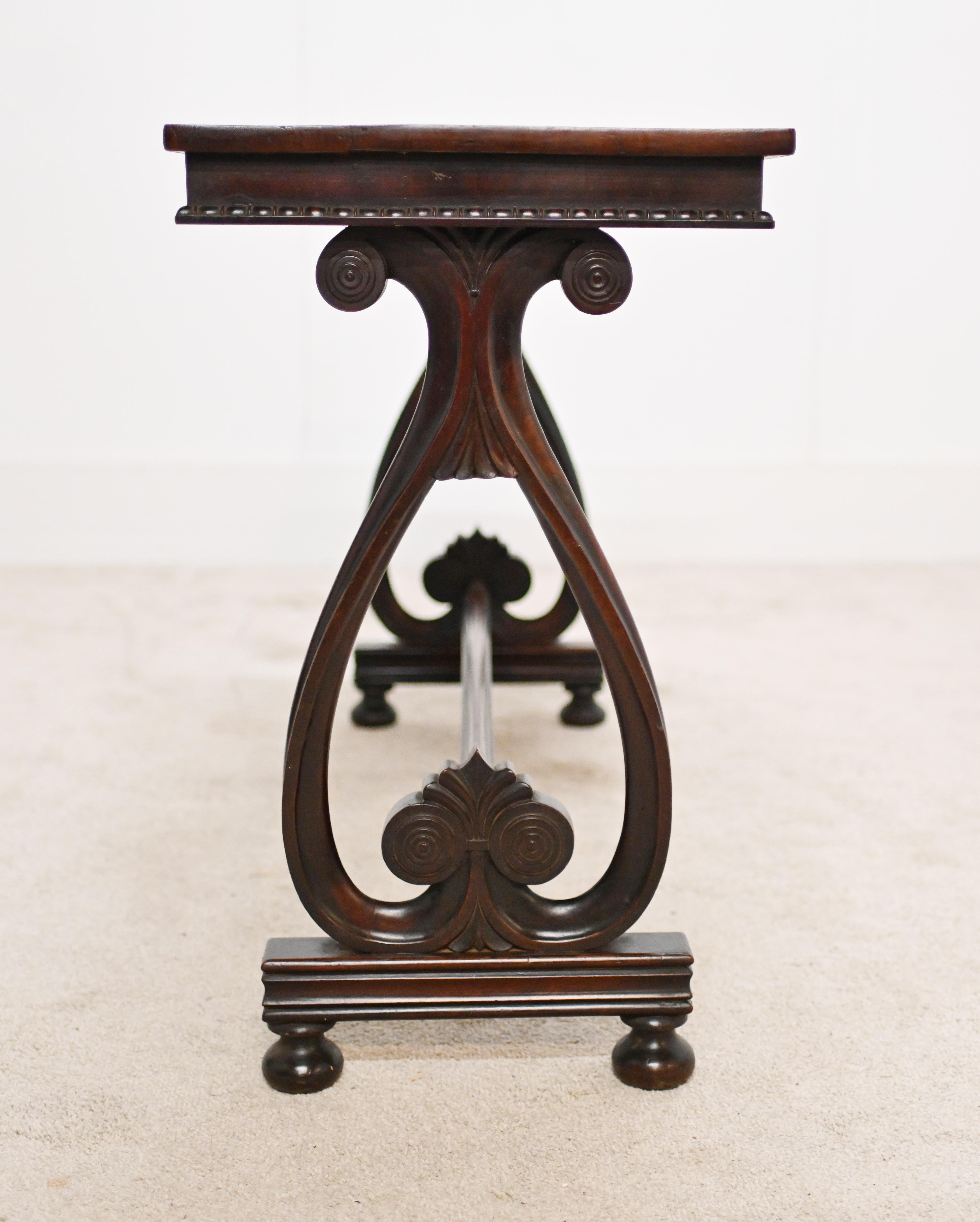 Table console victorienne Tables d'appoint en acajou 1840 en vente 1