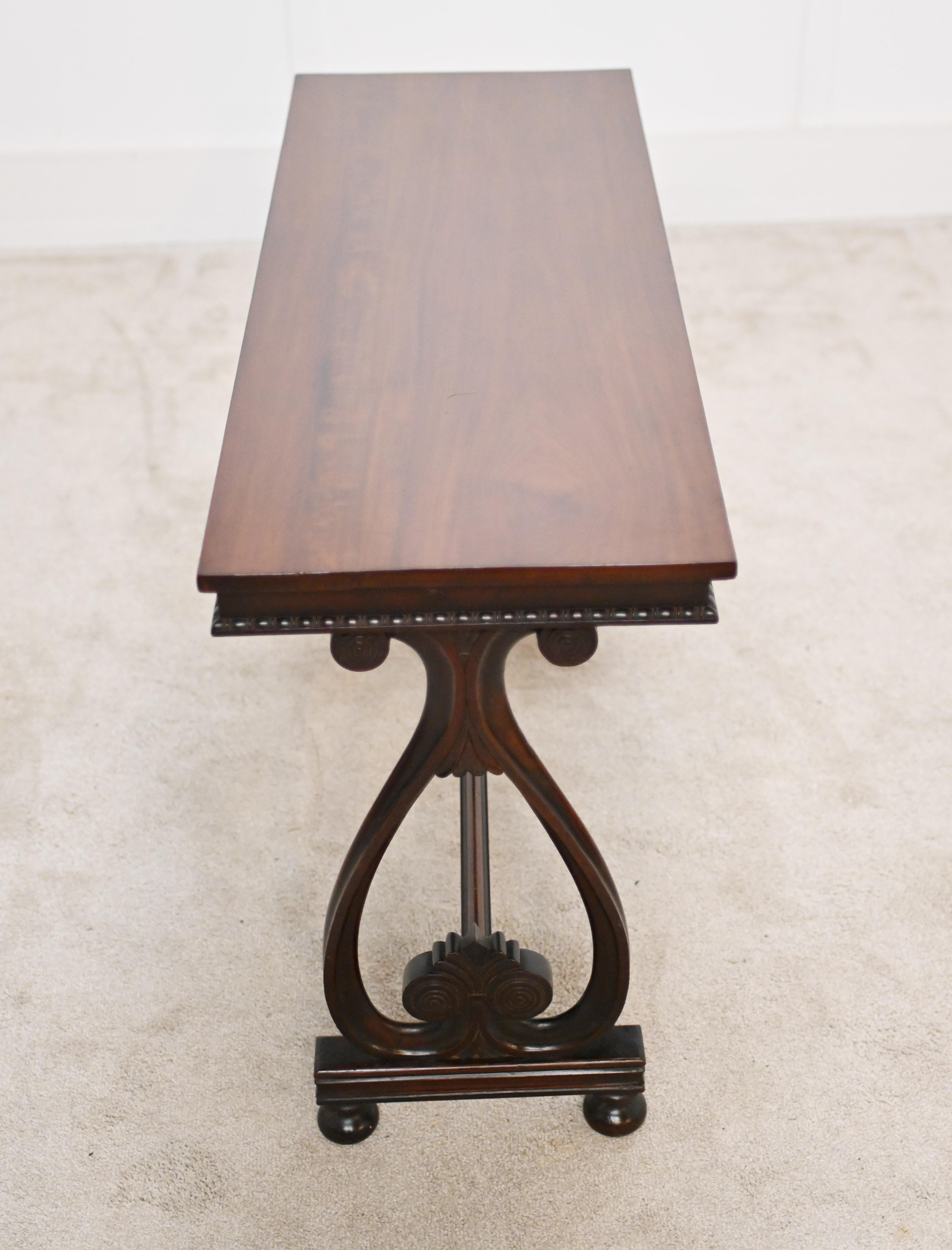 Table console victorienne Tables d'appoint en acajou 1840 en vente 3
