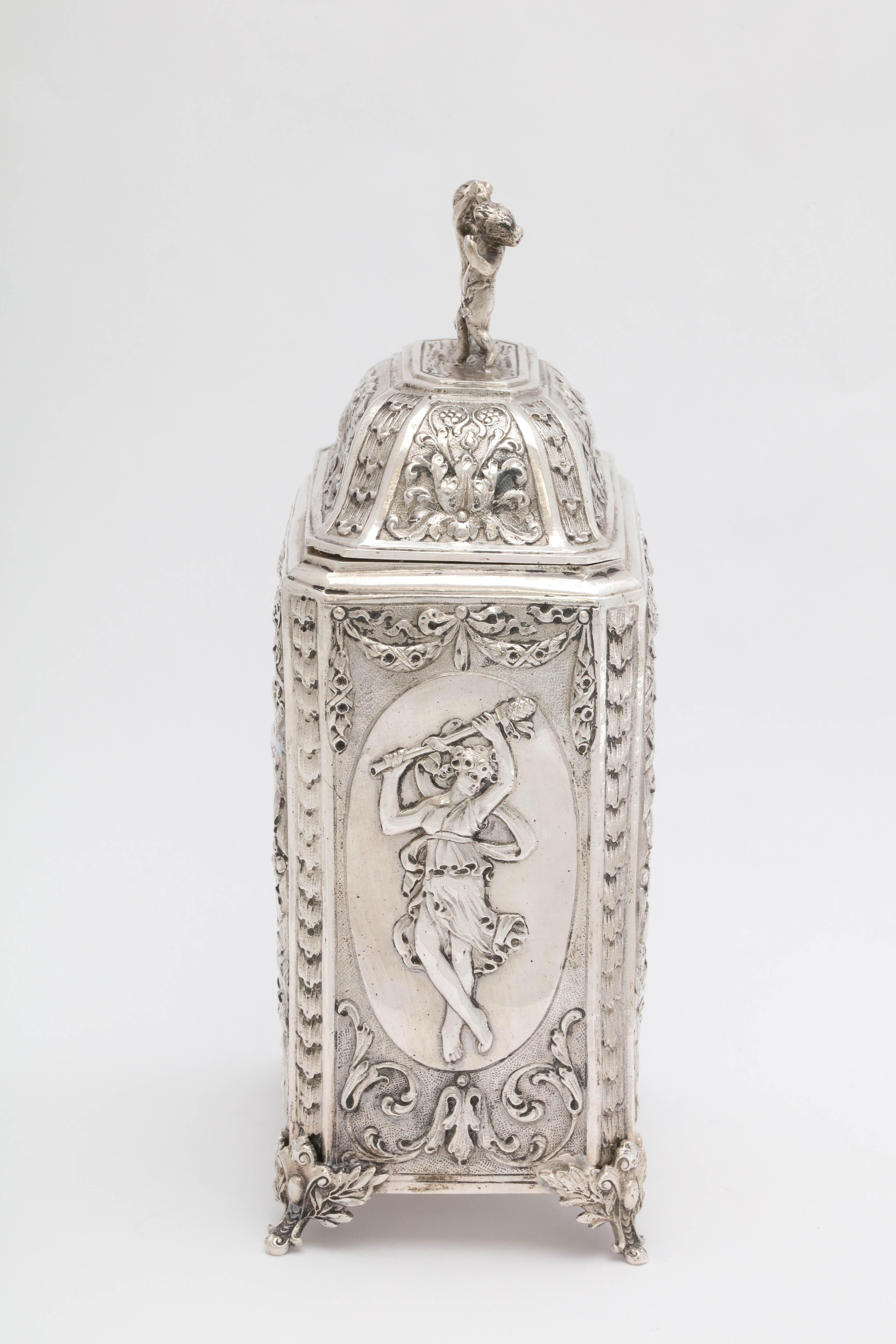 Viktorianische Teedose mit Fuß aus kontinentalem Silber .800 Hannau im Angebot 3