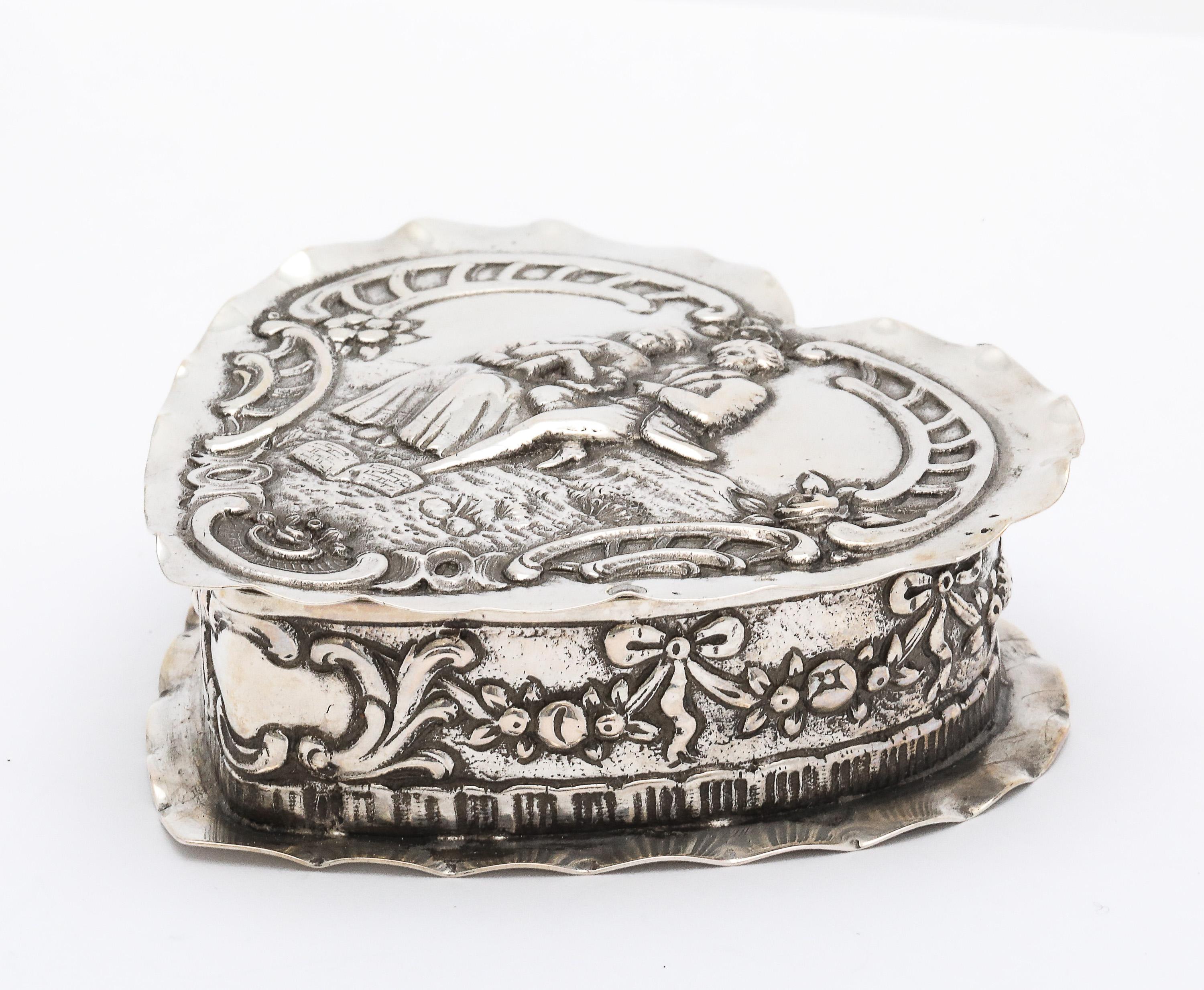 Victorian Continental Silver (.800) Heart-Form Trinkets Box With Hinged Lid For Sale 10