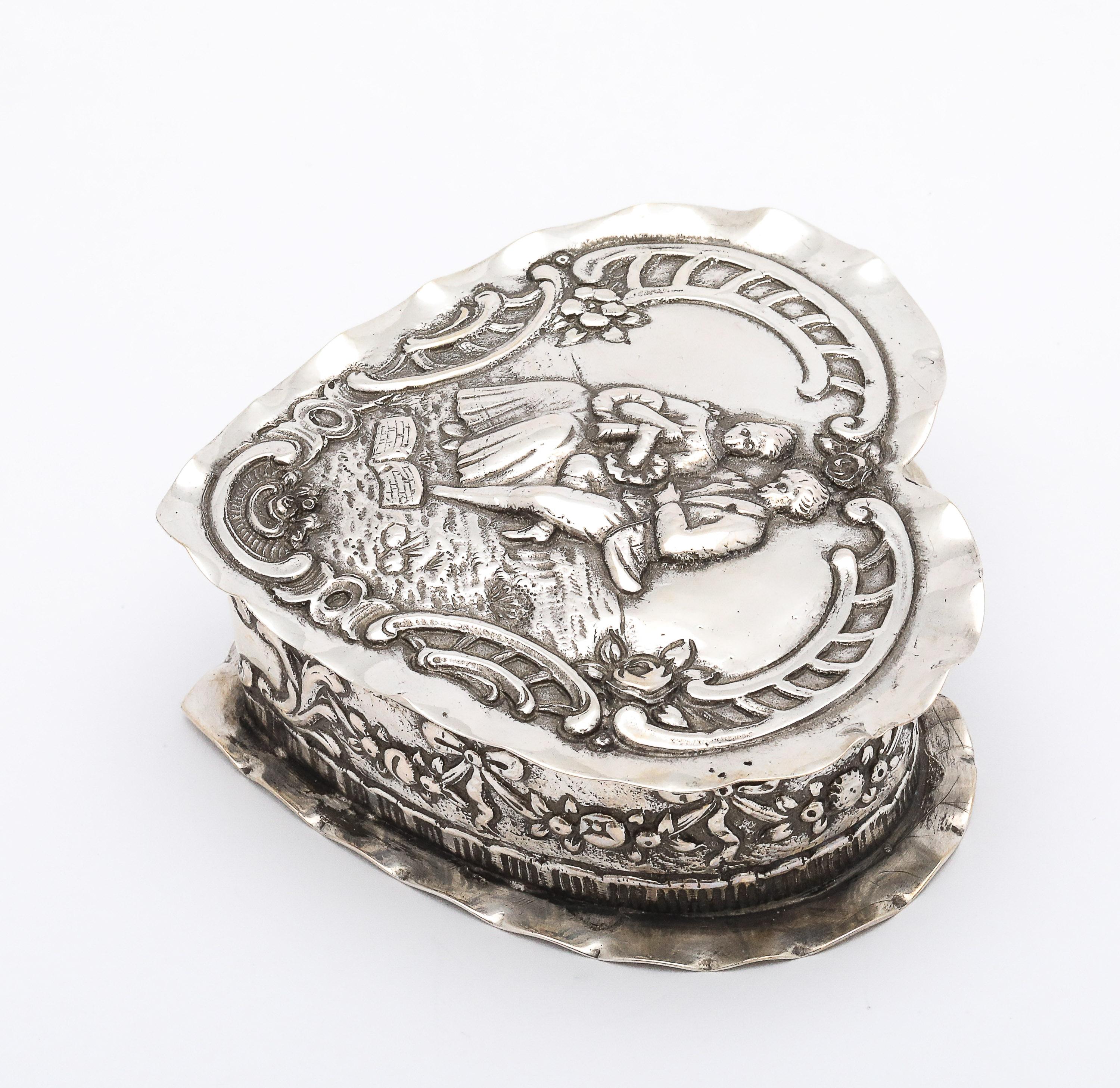 Victorian Continental Silver (.800) Heart-Form Trinkets Box With Hinged Lid For Sale 1