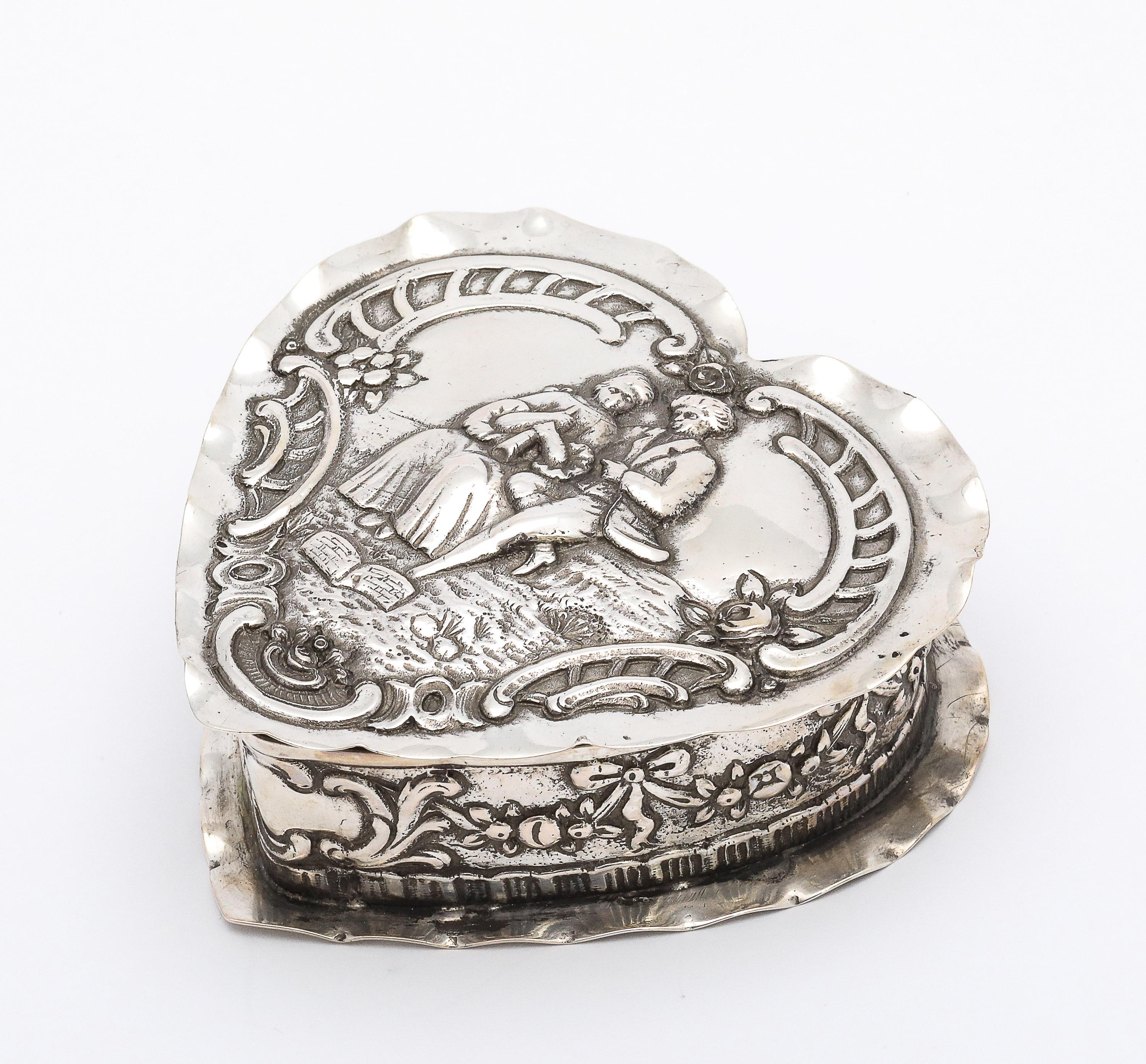 Victorian Continental Silver (.800) Heart-Form Trinkets Box With Hinged Lid For Sale 2