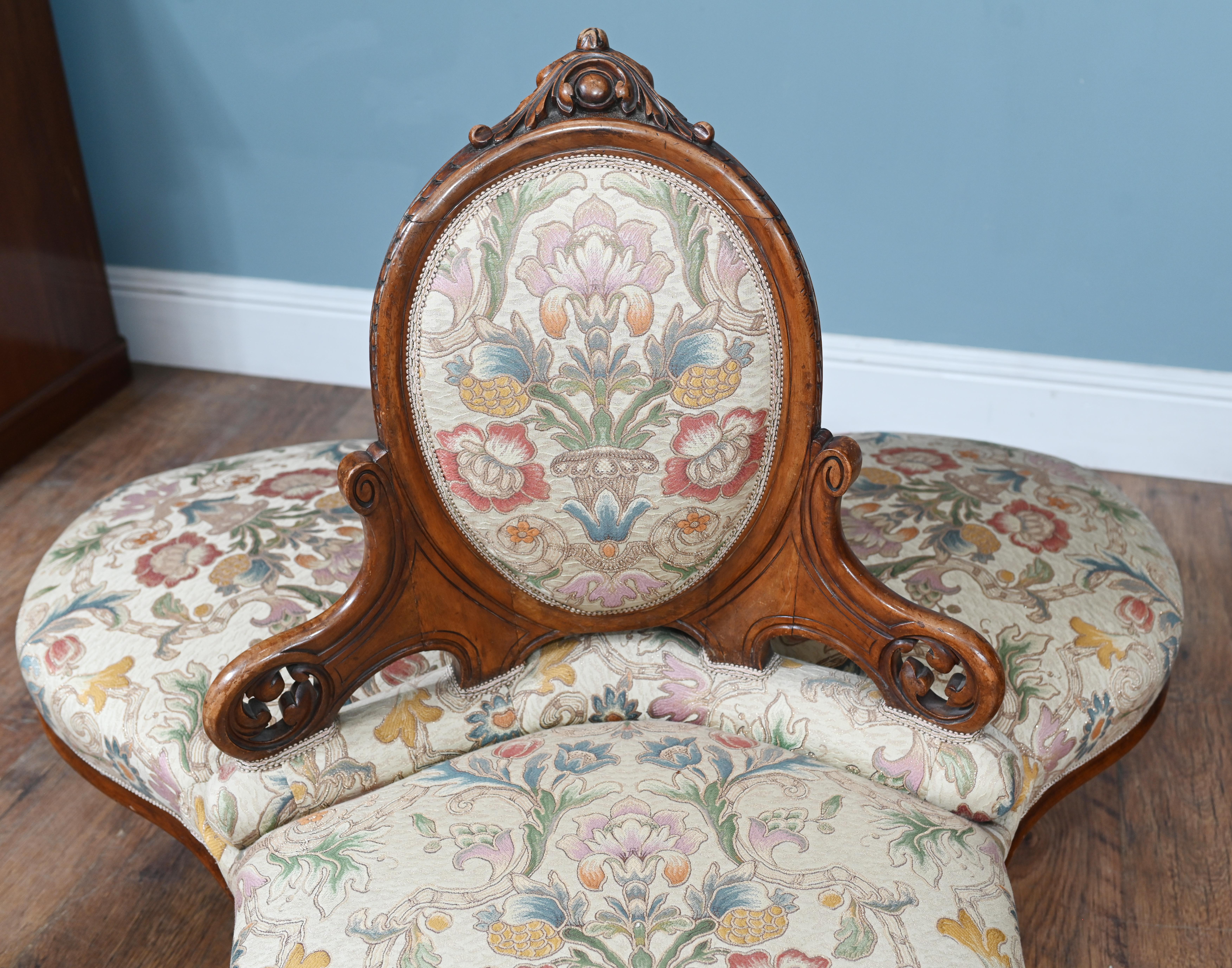 Late 19th Century Victorian Conversation Seat Gossip Couch 1880 Sofa For Sale