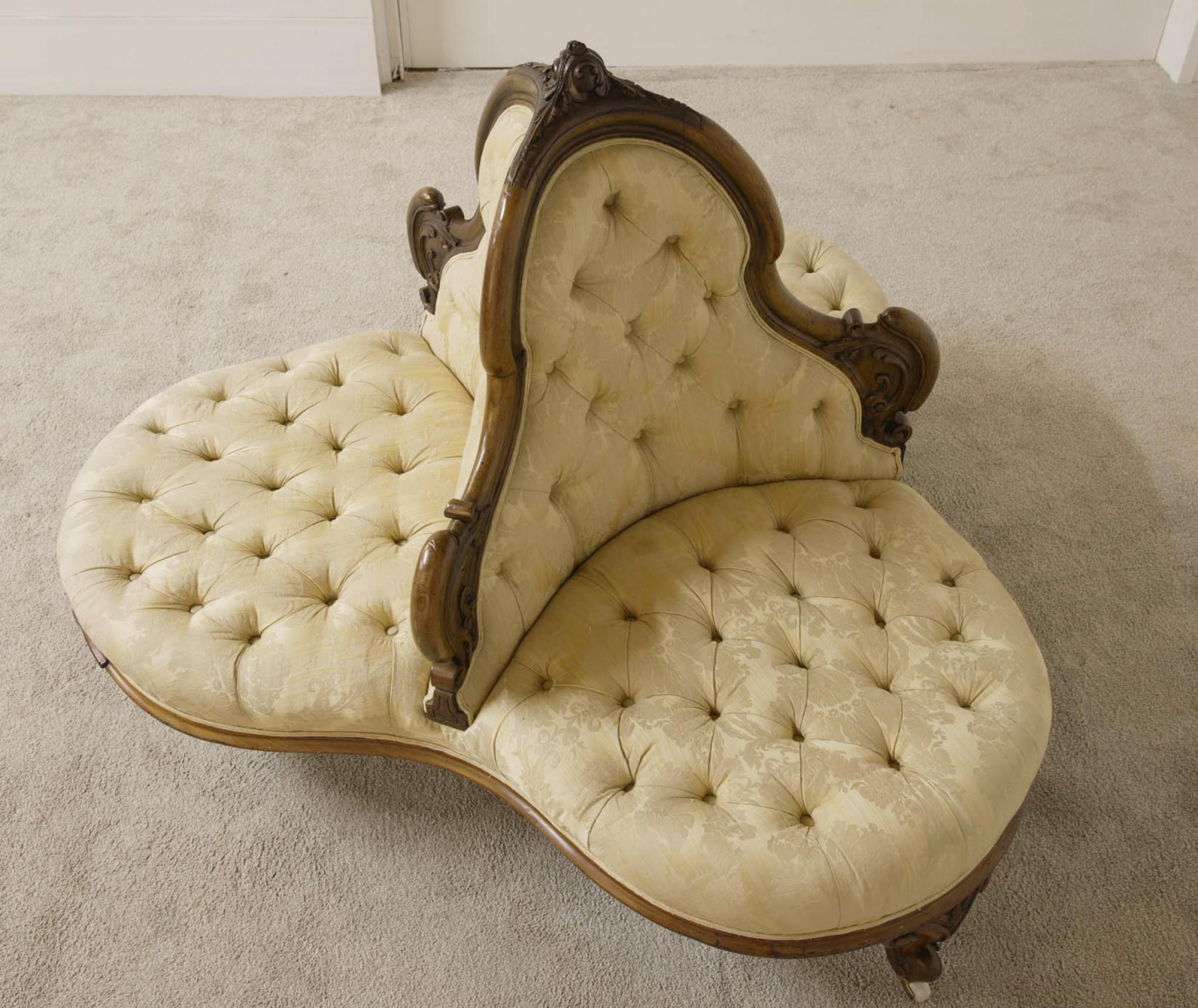 You are viewing a wonderful Victorian conversation settee
Sometimes referred to as a gossip seat as it's easy to lean in and whisper a bit of goss in your neighbours ear
Would work well in a bar or club interior
Circa 1880 on this unique