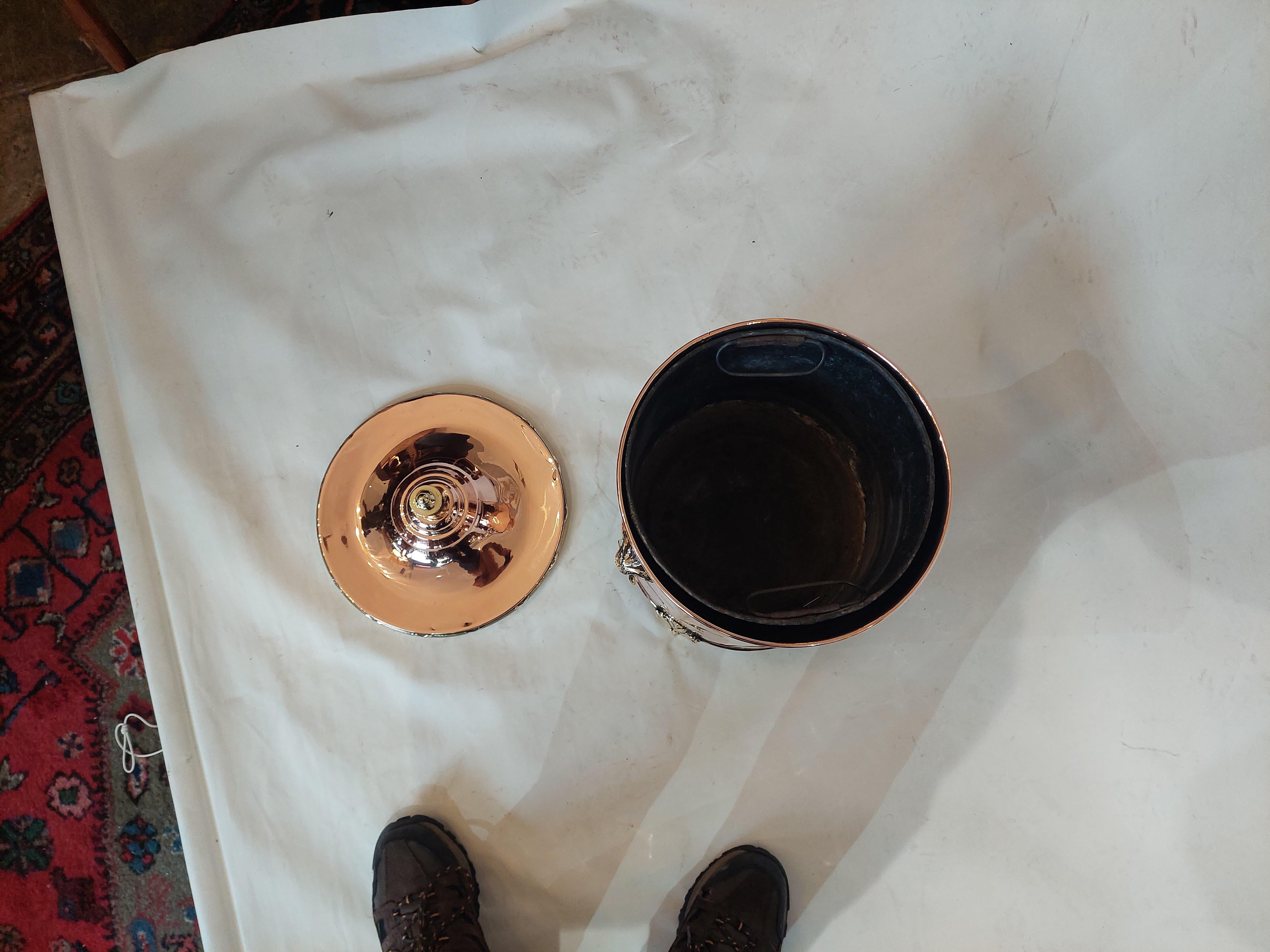 Ottone Secchio da carbone vittoriano in rame e ottone in vendita