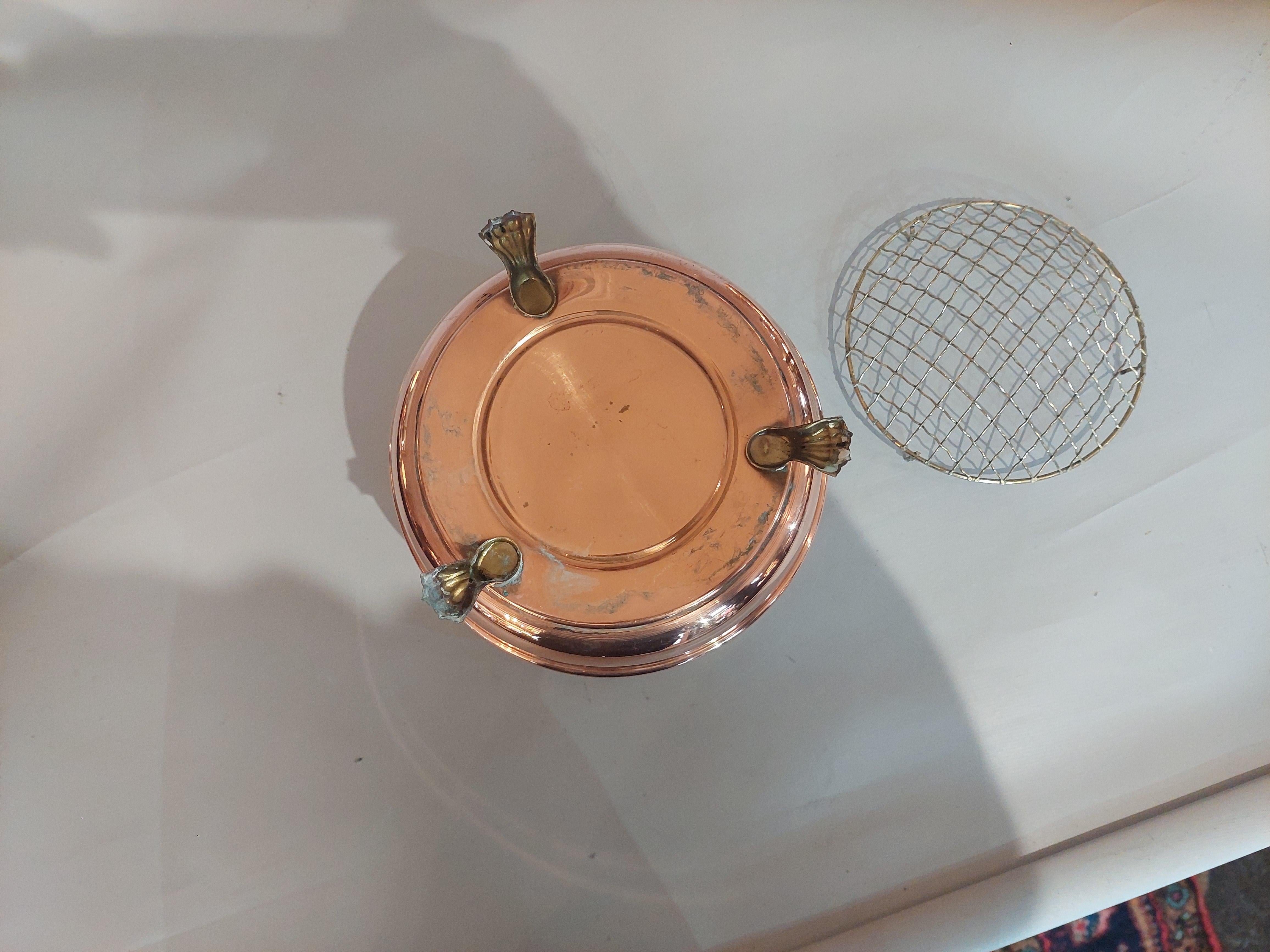 Ciotola vittoriana in rame e ottone a forma di rosa circondata in vendita 3