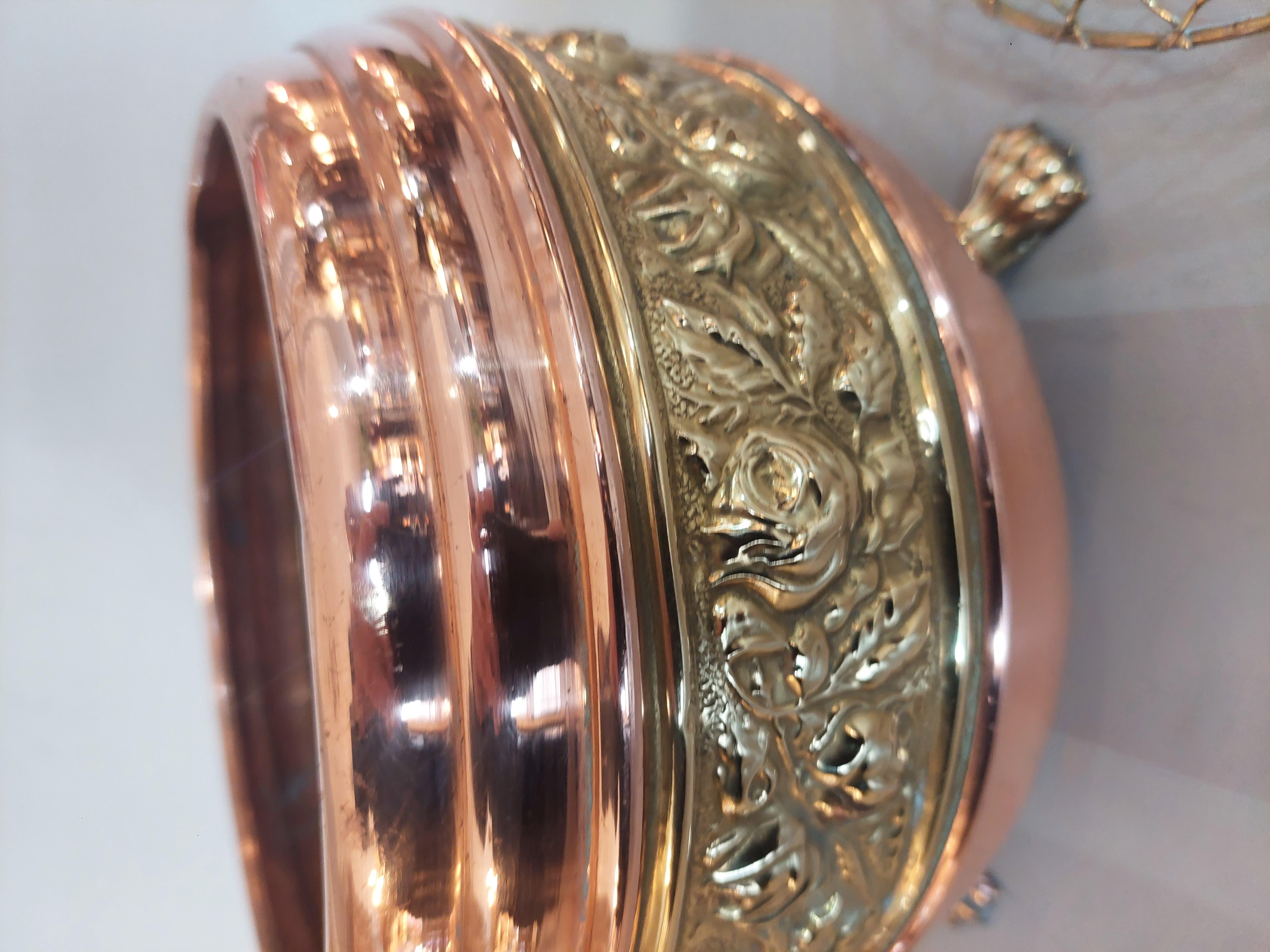 Ciotola vittoriana in rame e ottone a forma di rosa circondata in vendita 2