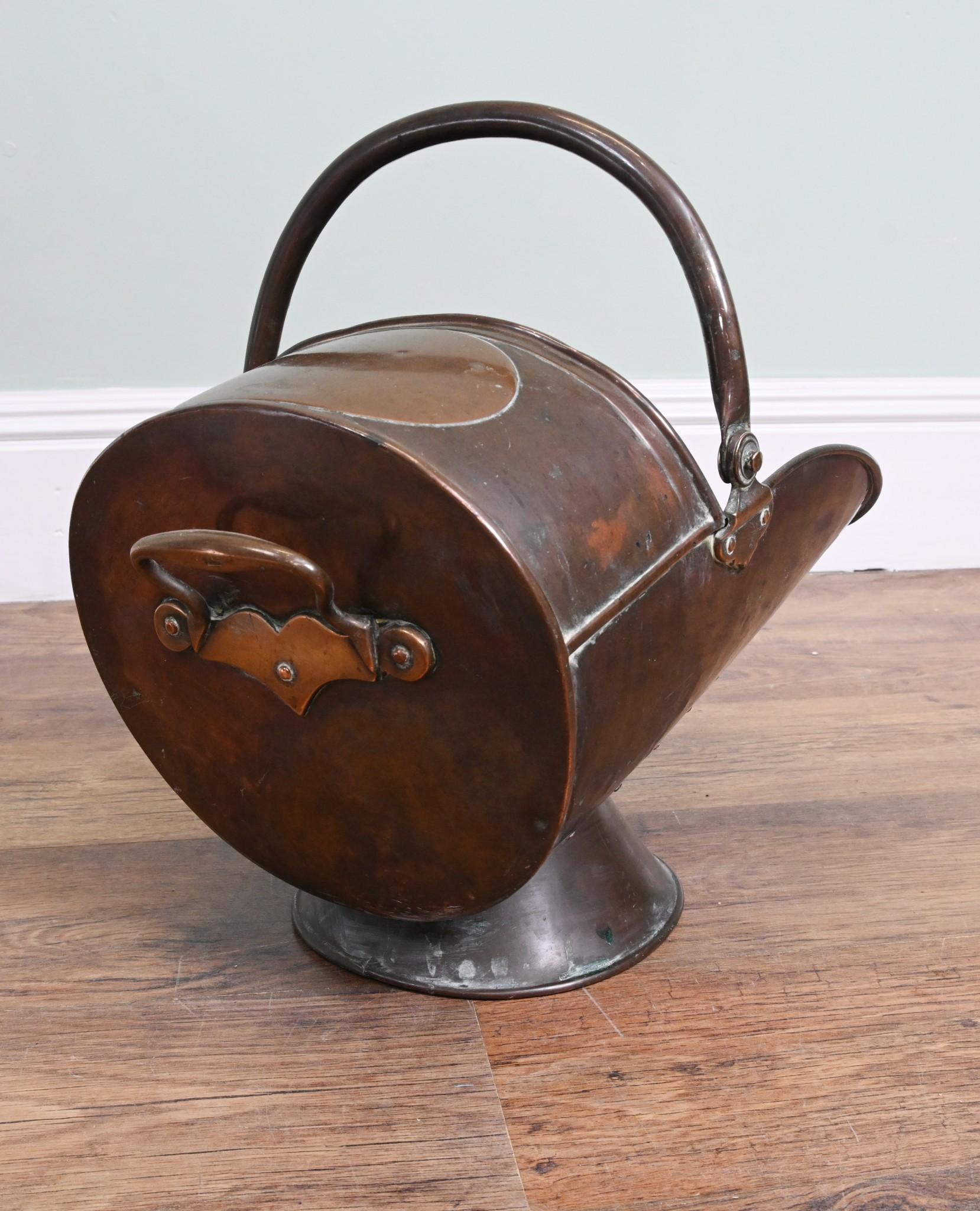 Victorian Copper Coal Scuttle 1850 In Good Condition For Sale In Potters Bar, GB