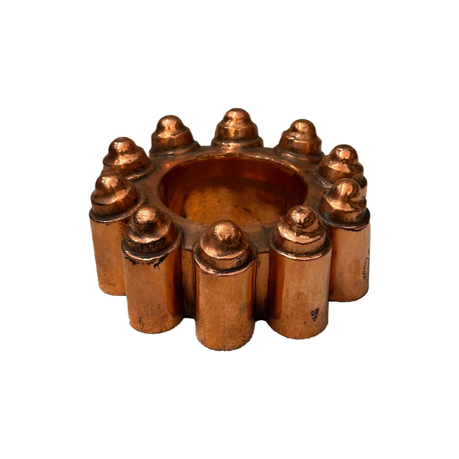 Viktorianische Geleeform aus Kupfer, hergestellt von W M Still & Co in London, datiert 1903 und gekennzeichnet mit dem britischen Broad Arrow Nr. 53. Dieses Symbol zeigt an, dass es sich um staatliches Eigentum handelt. Das 1544 gegründete Office of