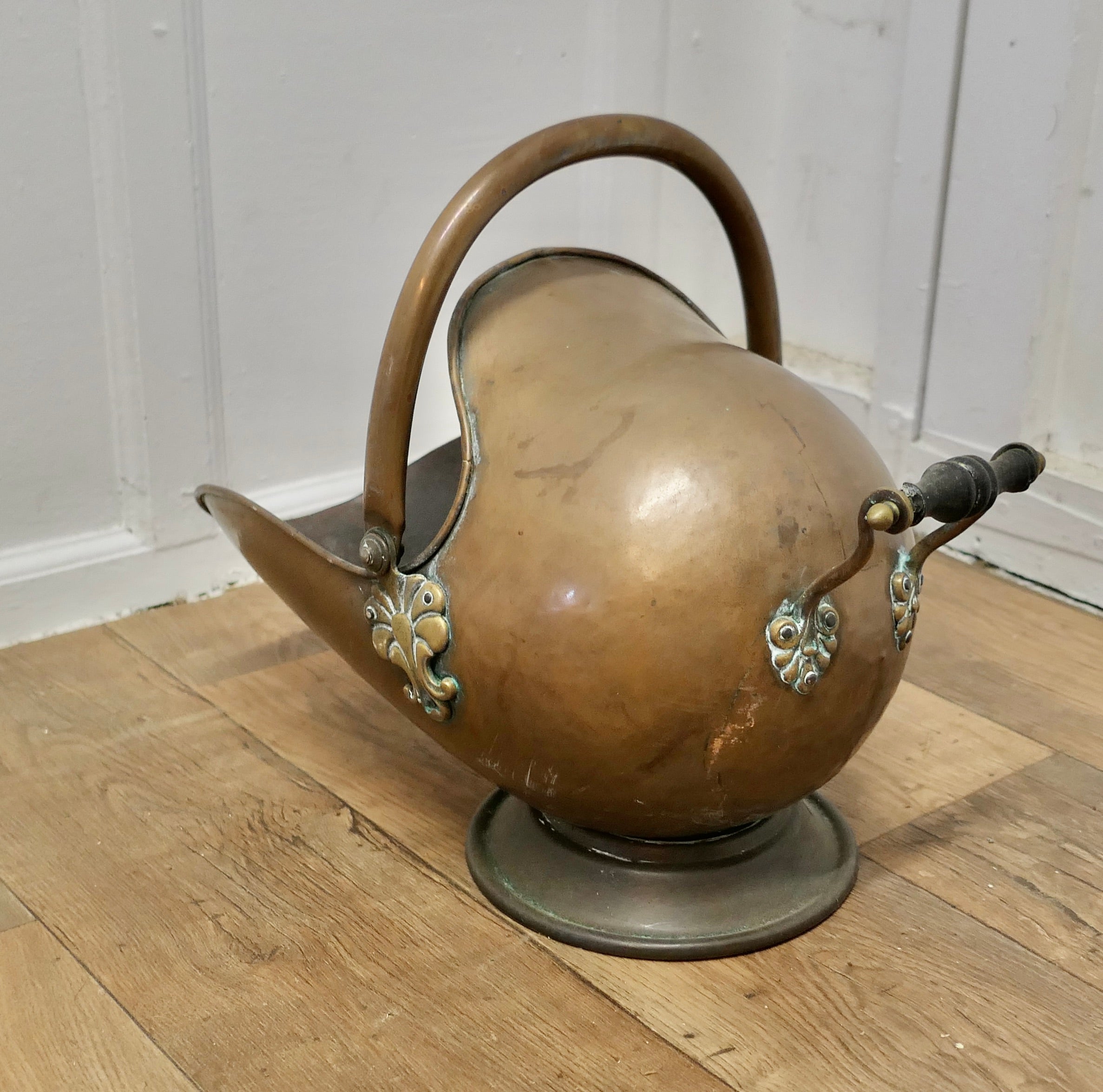 Victorian Copper Helmet Coal Scuttle 

This bucket is a very attractive Enclosed Oval shape, it is made in hand beaten Copper with a hooped handle
The Scuttle is in good used condition, it has no faults just lots of character and is ready to go to