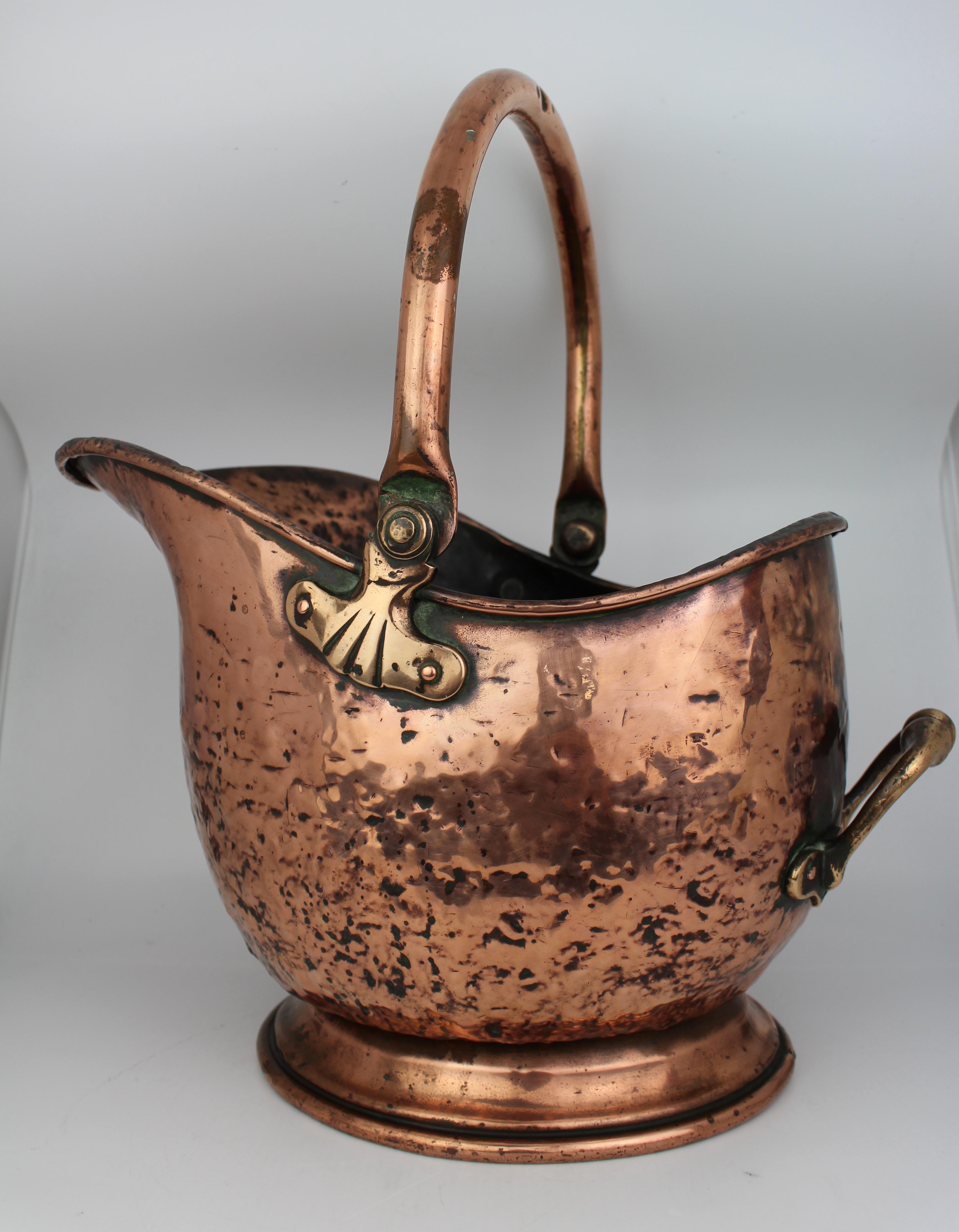 Carbonera victoriana de casco de cobre con monturas de latón, Inglaterra, S. XIX en Bueno estado para la venta en Worcester, GB