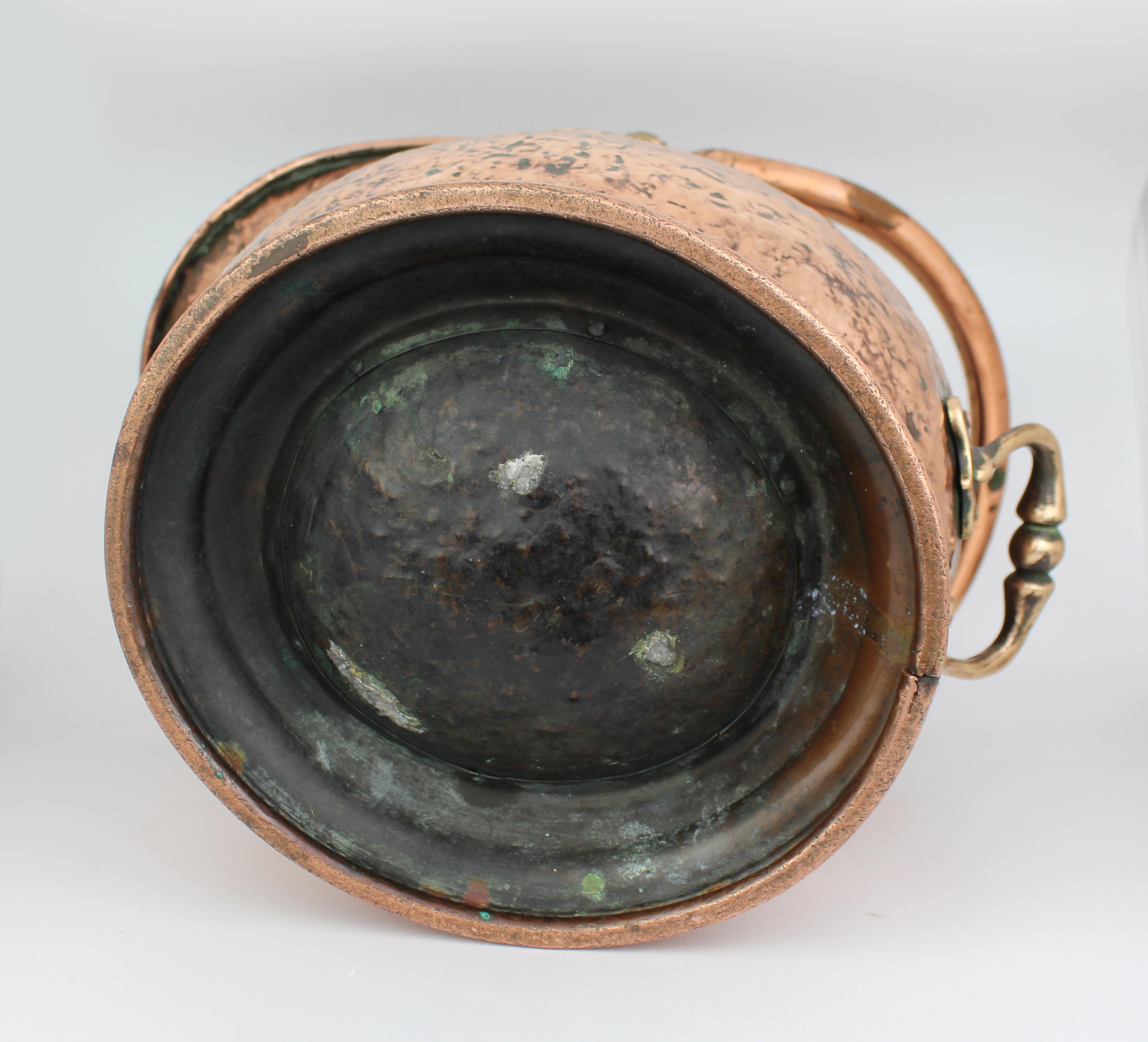 Carbonera victoriana de casco de cobre con monturas de latón, Inglaterra, S. XIX en venta 1