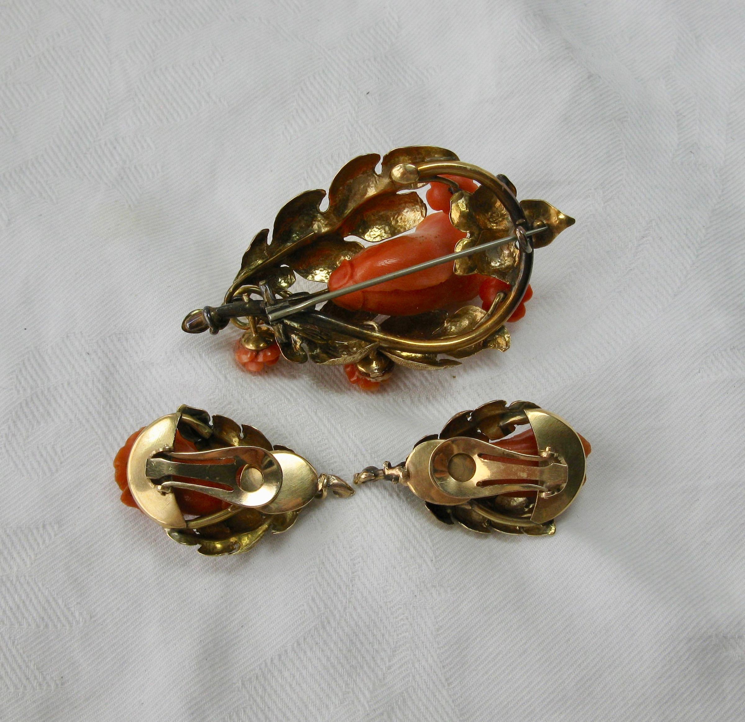 Victorian Coral Earrings And Brooch Flower Leaf Motif 14 Karat Gold Circa 1870 For Sale 5