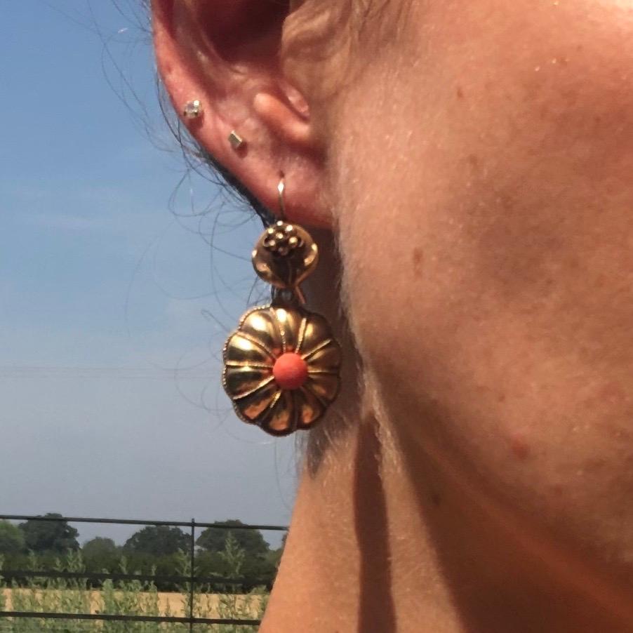 Victorian Coral and 18 Carat Gold Drop Earrings In Good Condition For Sale In Chipping Campden, GB
