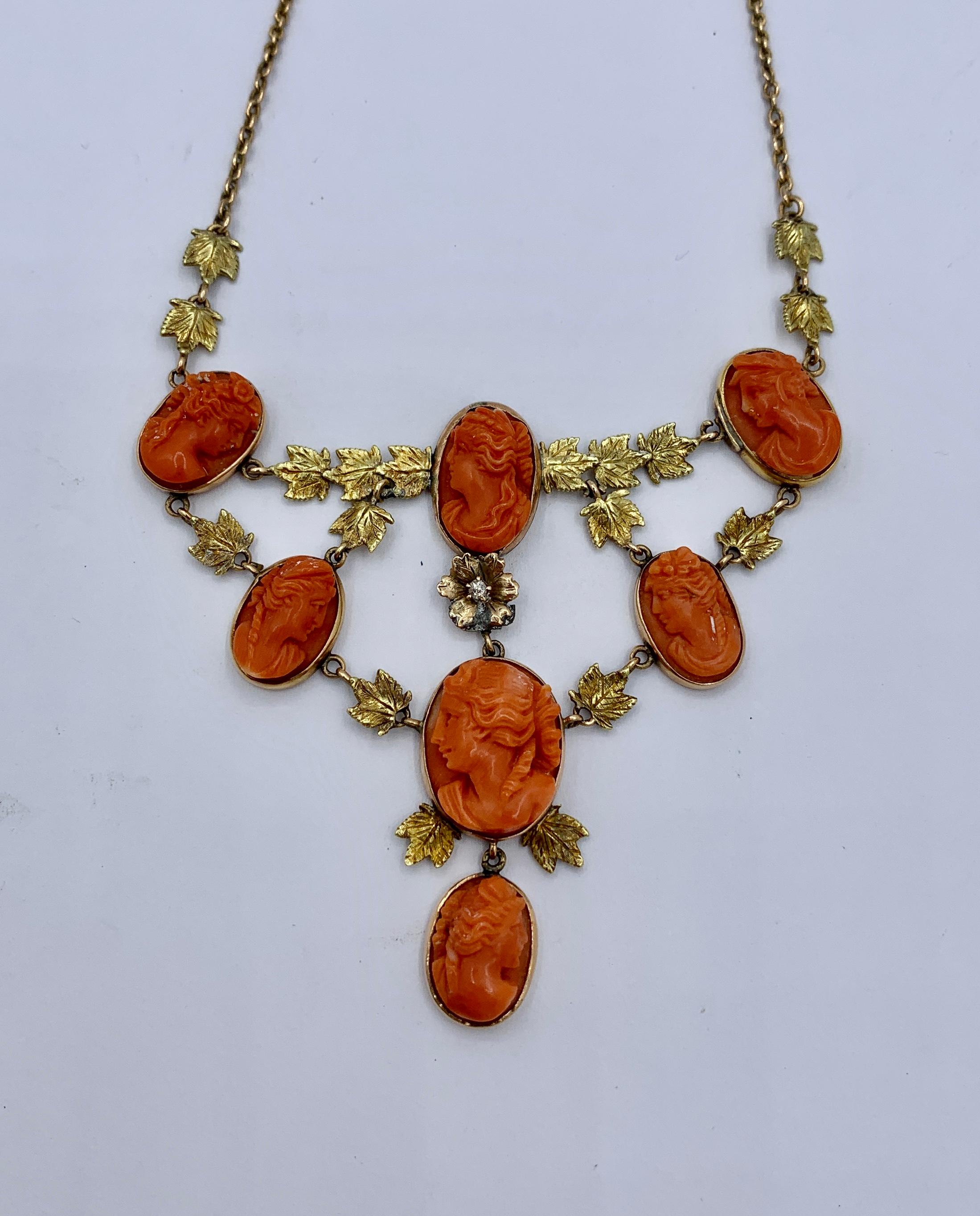 Collier de déesses néoclassiques victoriennes en or 14 carats avec camée corail OMC et diamants Excellent état - En vente à New York, NY