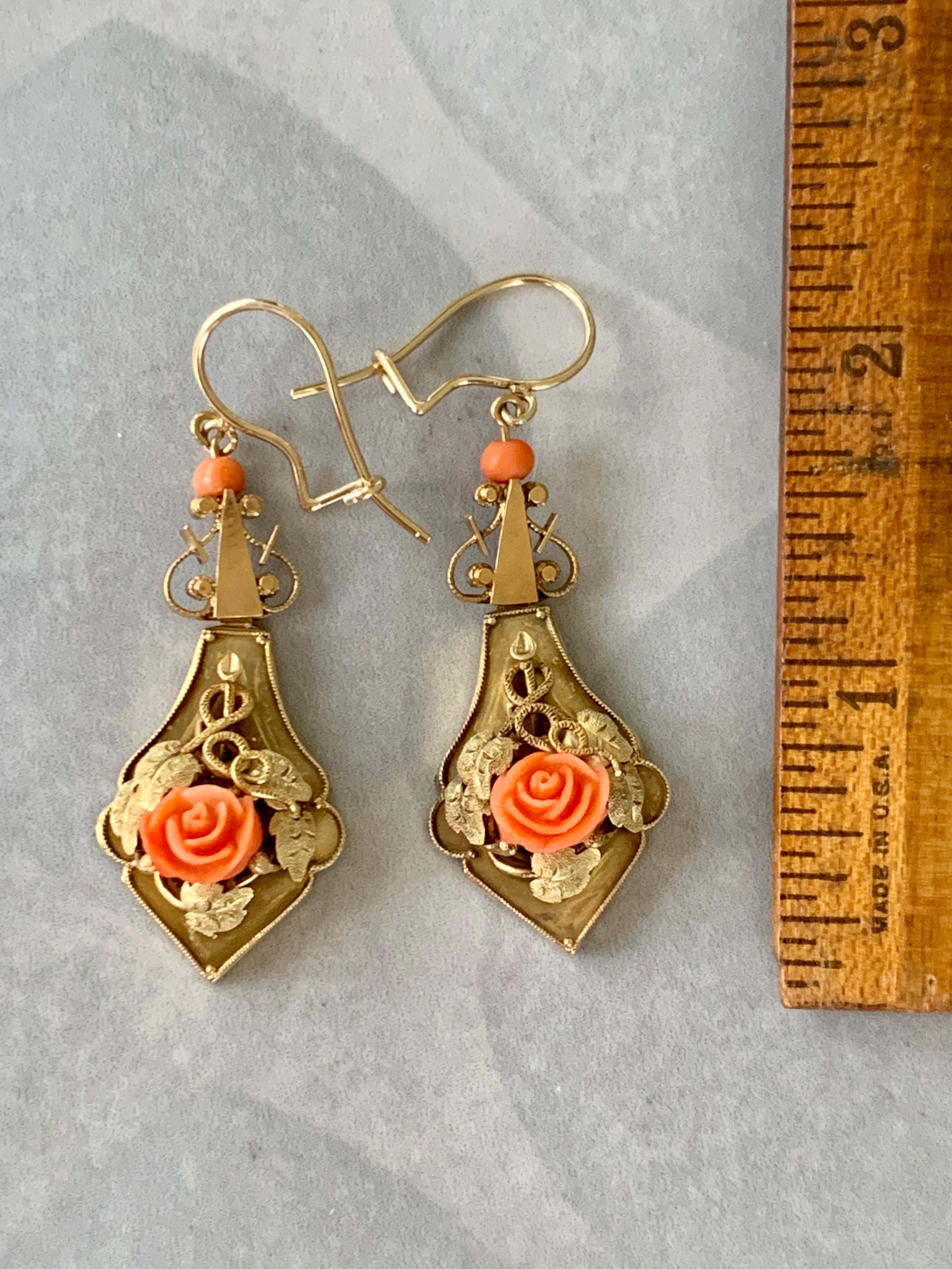 Victorian Coral Carved Roses 14 Karat Yellow Gold Necklace/Pin and Earrings Set For Sale 3
