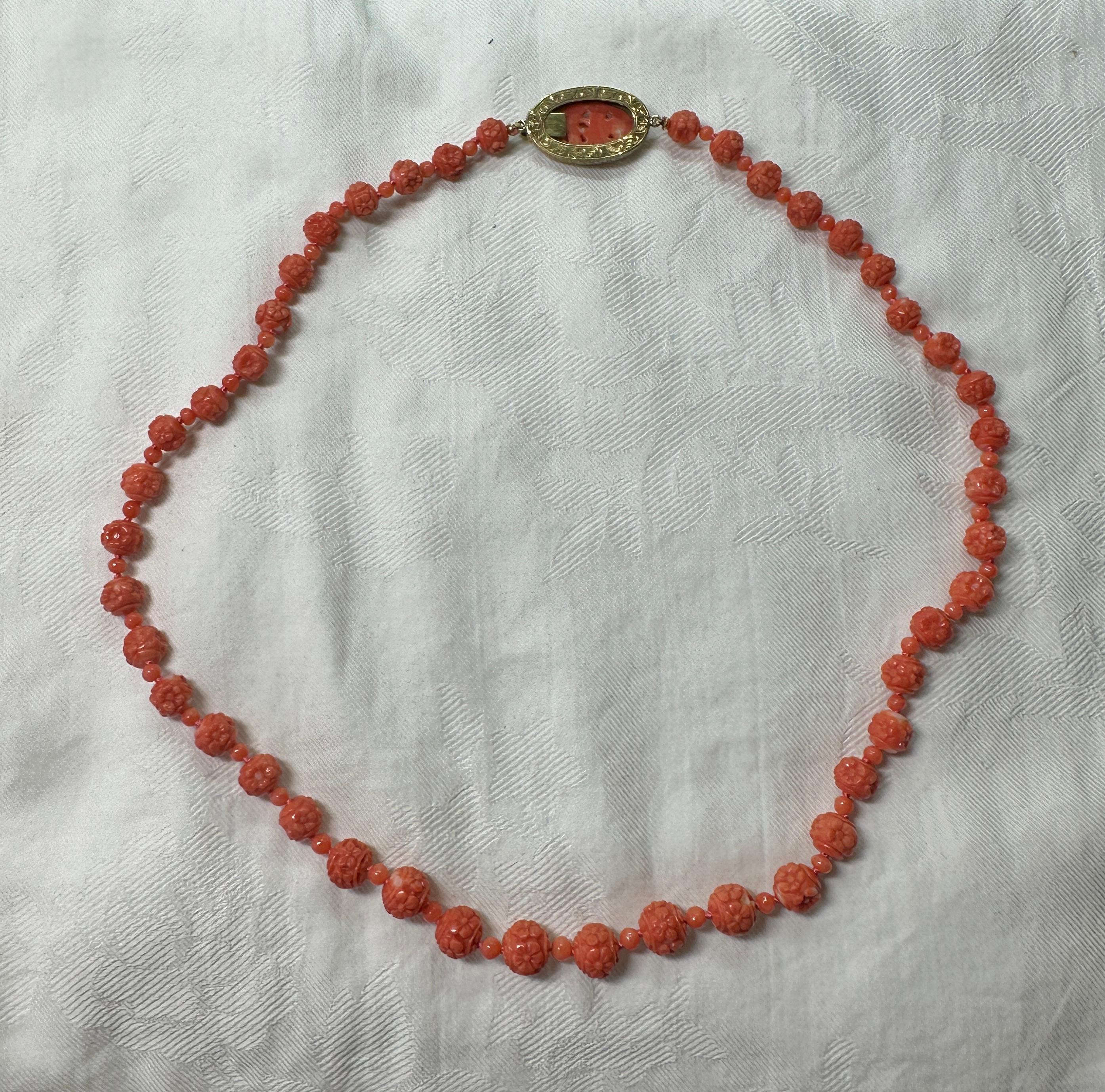 Victorian Coral Flower Necklace 18 Karat Gold Hand Carved Coral Beads and Clasp For Sale 5
