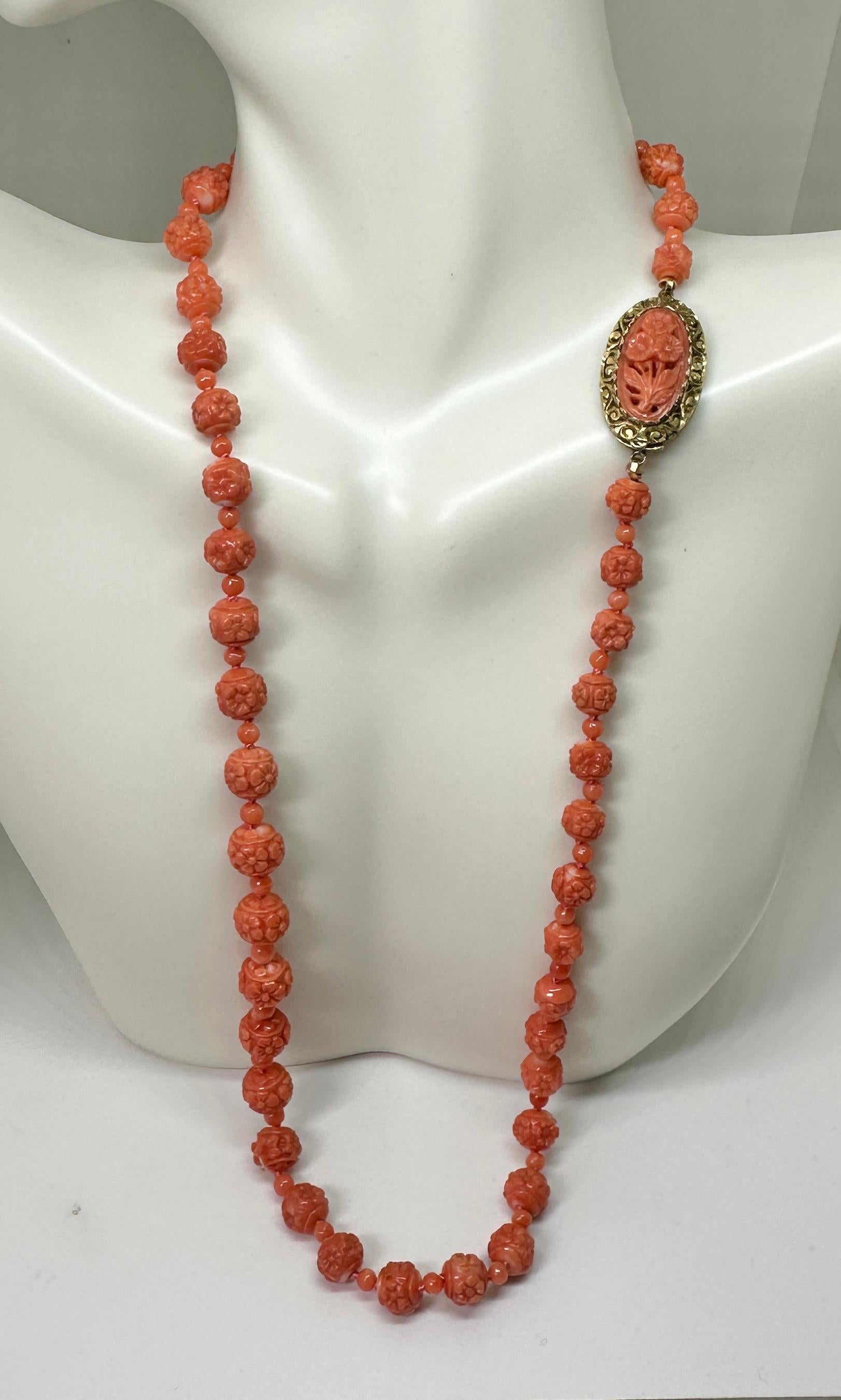 Victorian Coral Flower Necklace 18 Karat Gold Hand Carved Coral Beads and Clasp In Excellent Condition For Sale In New York, NY