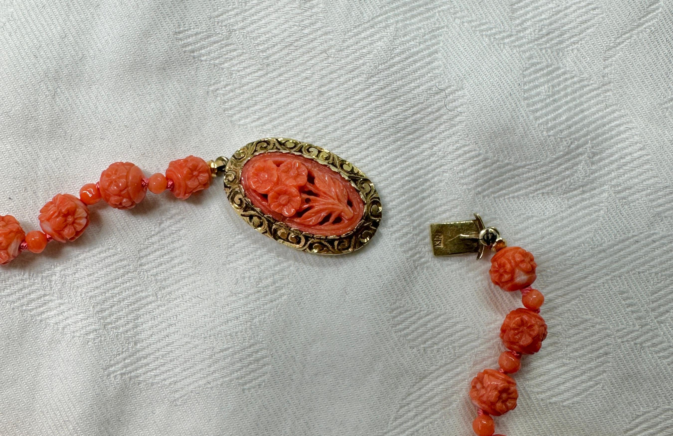 Victorian Coral Flower Necklace 18 Karat Gold Hand Carved Coral Beads and Clasp For Sale 4