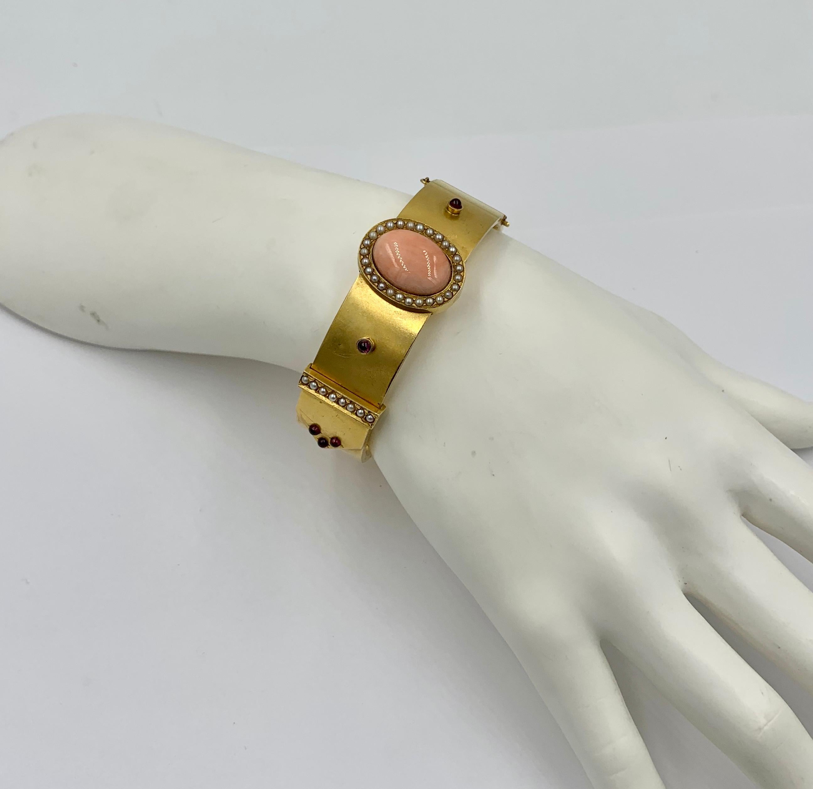 Viktorianische Koralle Granat Perle Armreif Schnalle Armband 14K Gold Etruscan Revival (Cabochon) im Angebot