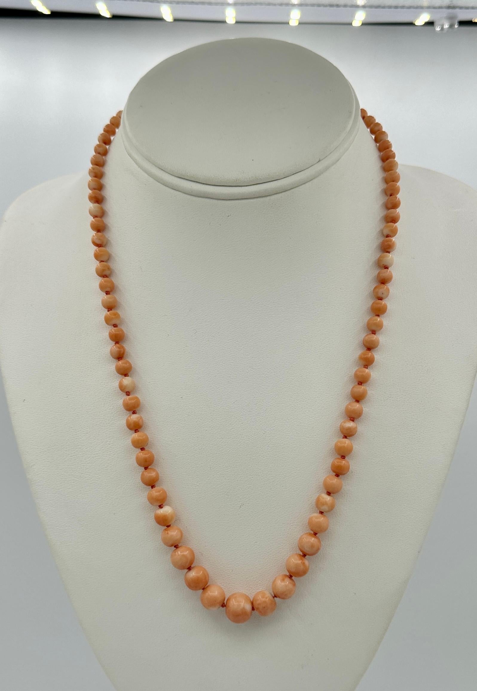 Viktorianische Koralle Gold Halskette 20 Zoll abgestufte Korallenperlen 5 - 10 mm (Perle) im Angebot