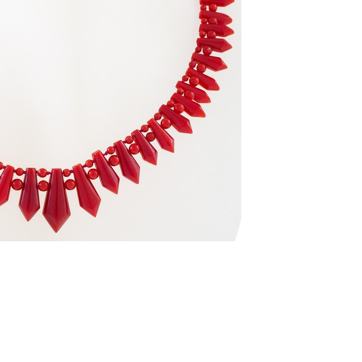 Victorian Coral Picket and Berry Necklace In Excellent Condition In New York, NY