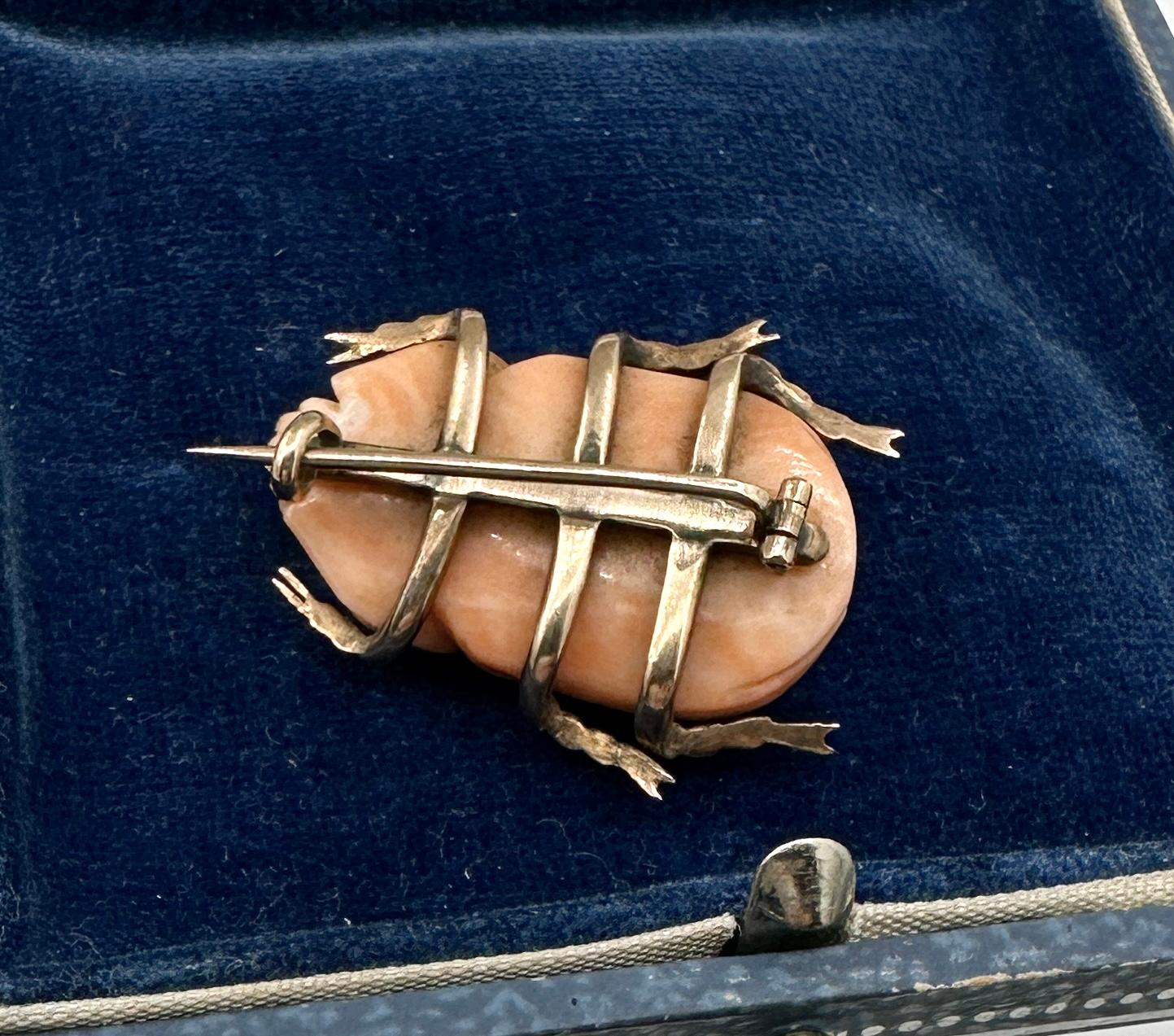 Victorian Coral Scarab Beetle Bug Insect Brooch Pin Egyptian Revival Gold For Sale 4