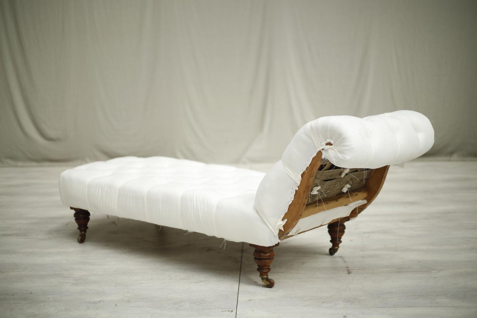 Mahogany Victorian Country House Buttoned Chaise Longue