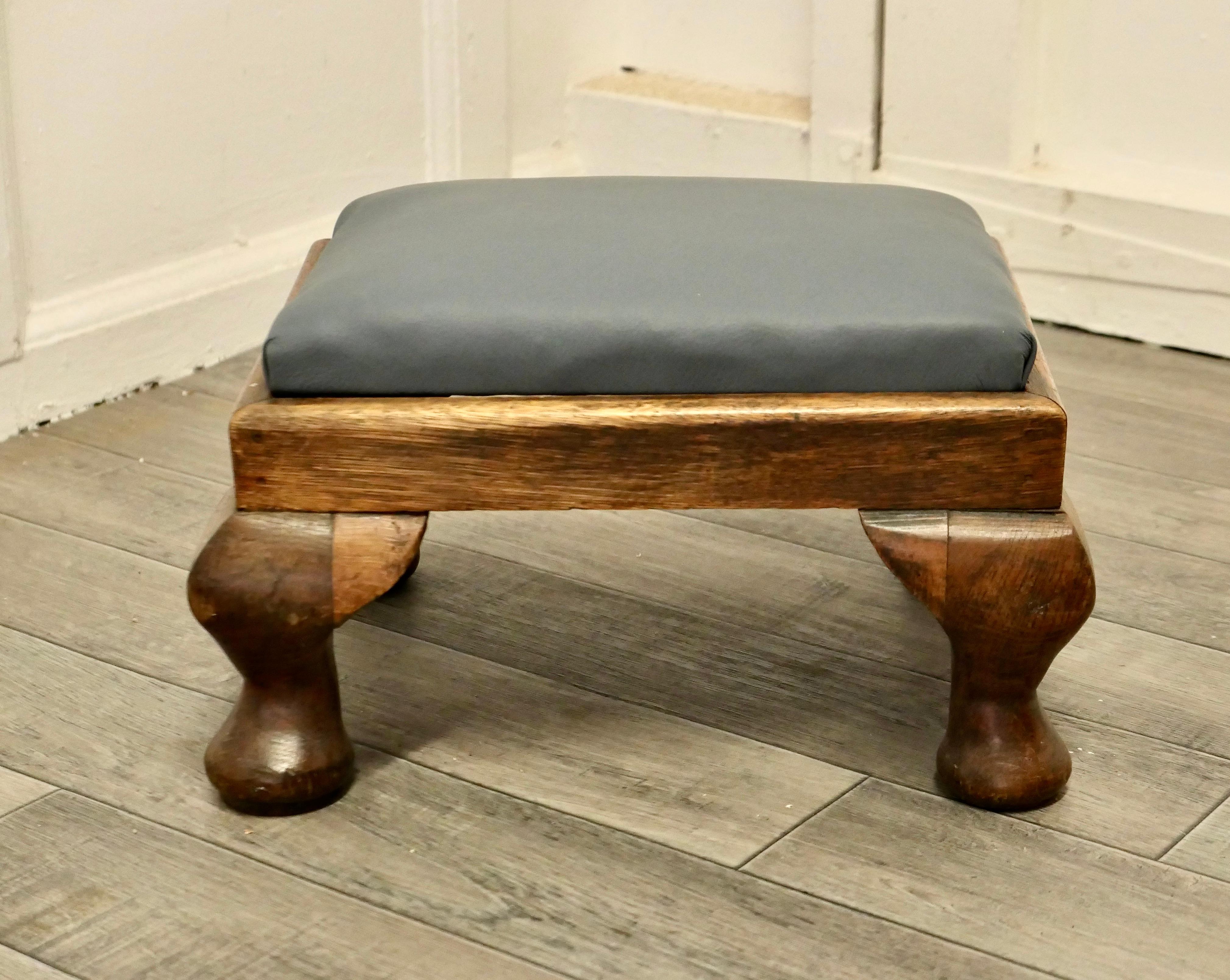 Victorian Country House Oak Foot Stool Upholstered in Soft Leather 

A Lovely piece, this Victorian stool is made in Oak, it stands on chunky cabriole legs and has been upholstered in Soft pale grey/blue leather

The stool, is in good condition, it