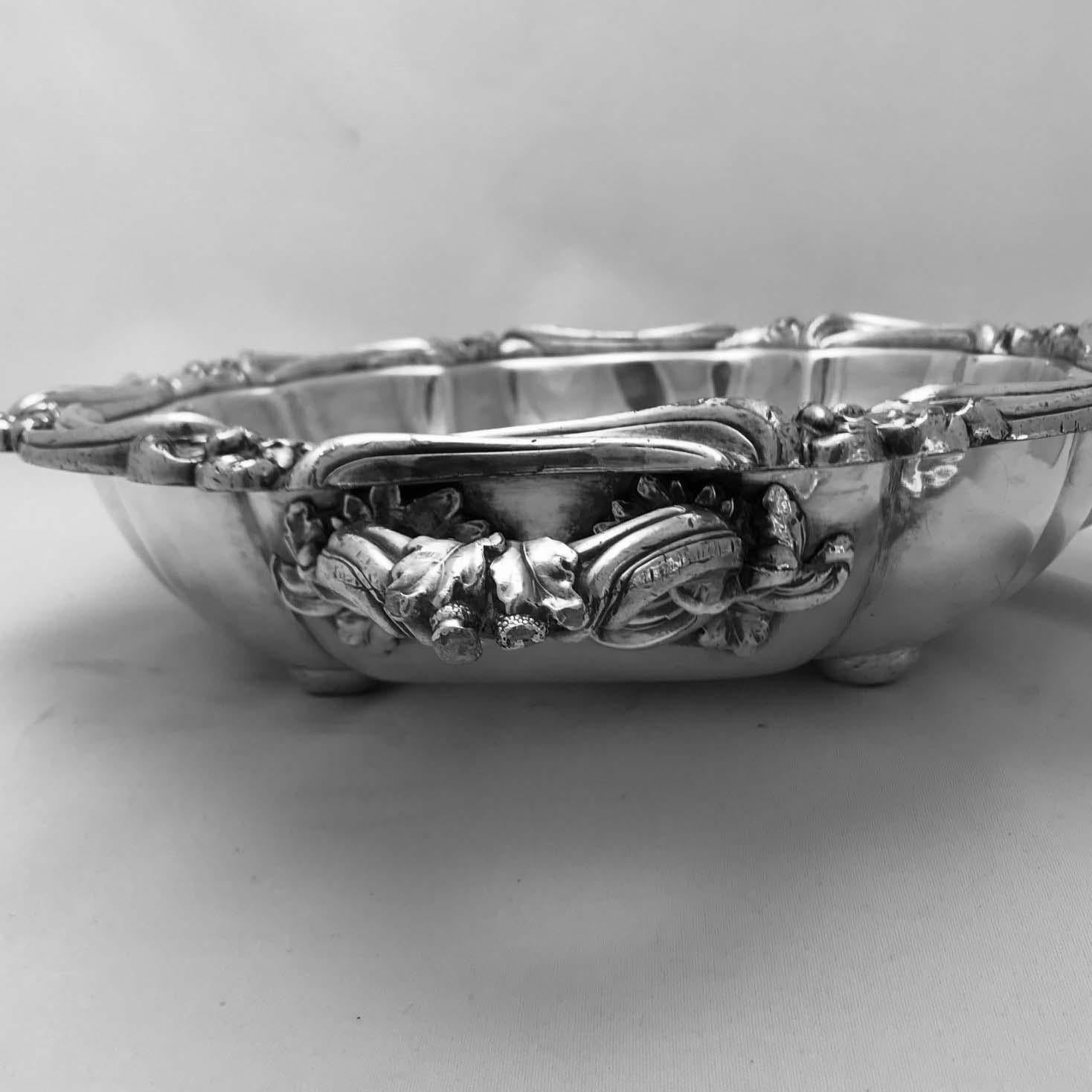 Victorian Covered Plated Chafing Dish with Armorial For Sale 1