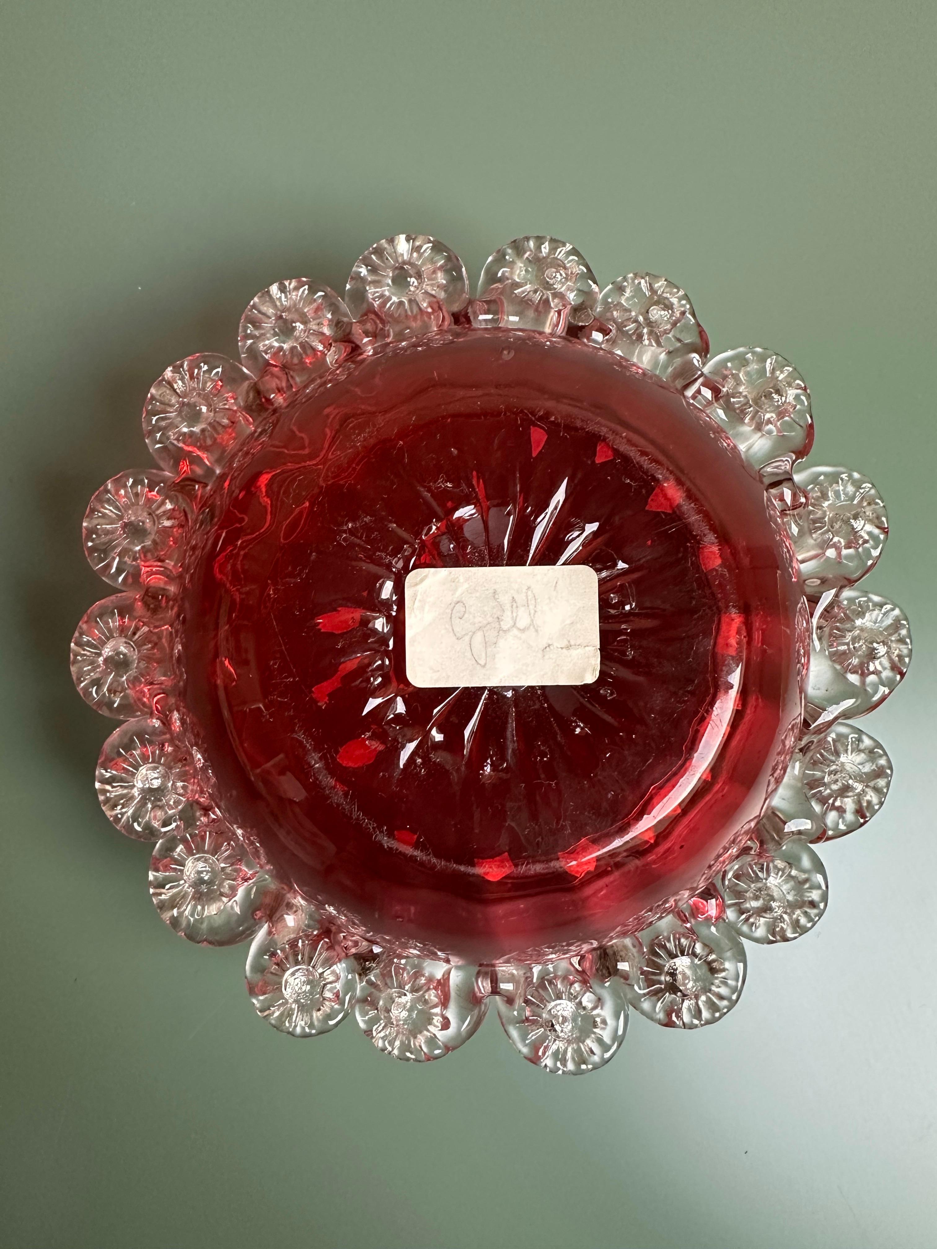 Boîte Victorienne en Verre Canneberge Poudrier Vanity Make-Up Verre Couvercle Avec Feston en vente 8