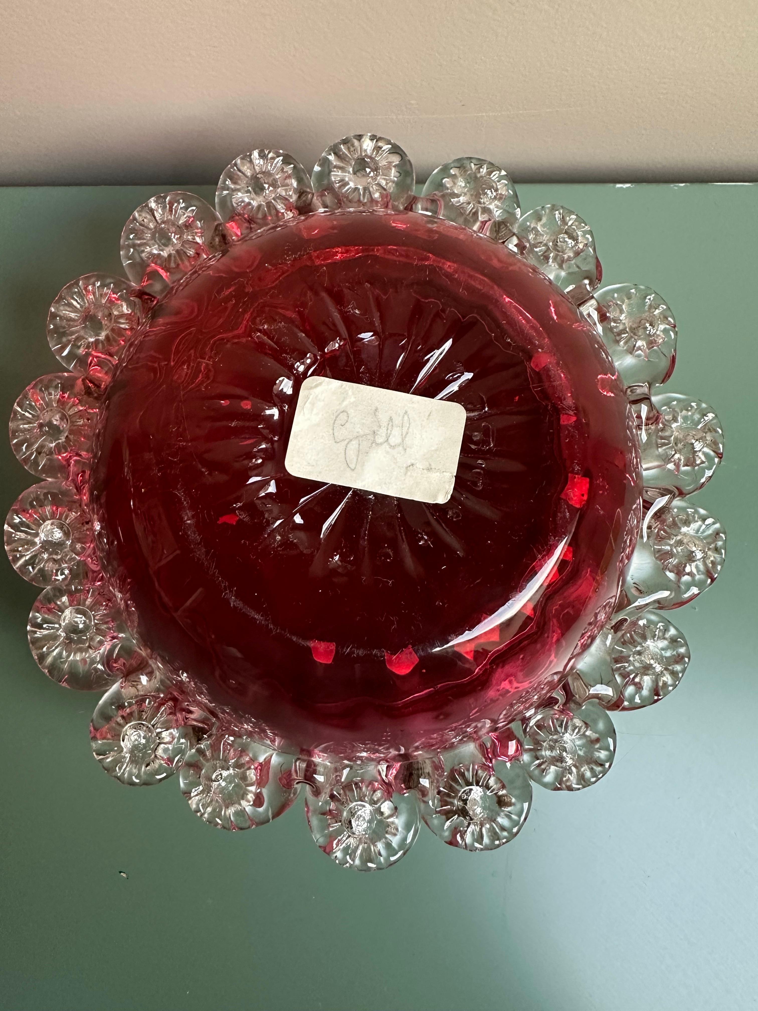 Boîte Victorienne en Verre Canneberge Poudrier Vanity Make-Up Verre Couvercle Avec Feston en vente 9